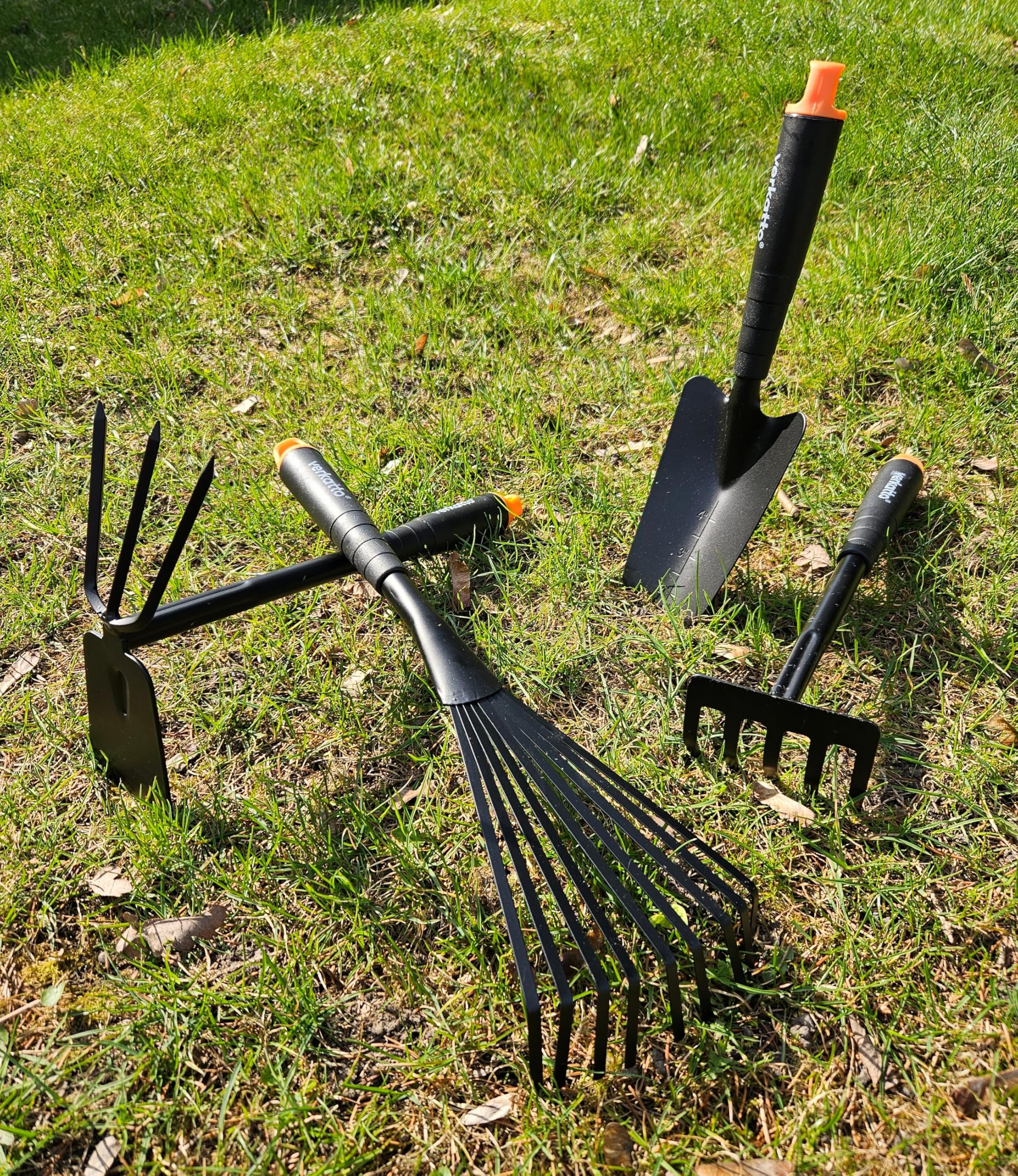 Mivos Azada doble de jardín Tridente para deshuesar y desherbar el suelo - Doble azada con 3 dientes - Azada de dos cabezas de metal para trasplante - Ancho 7 cm