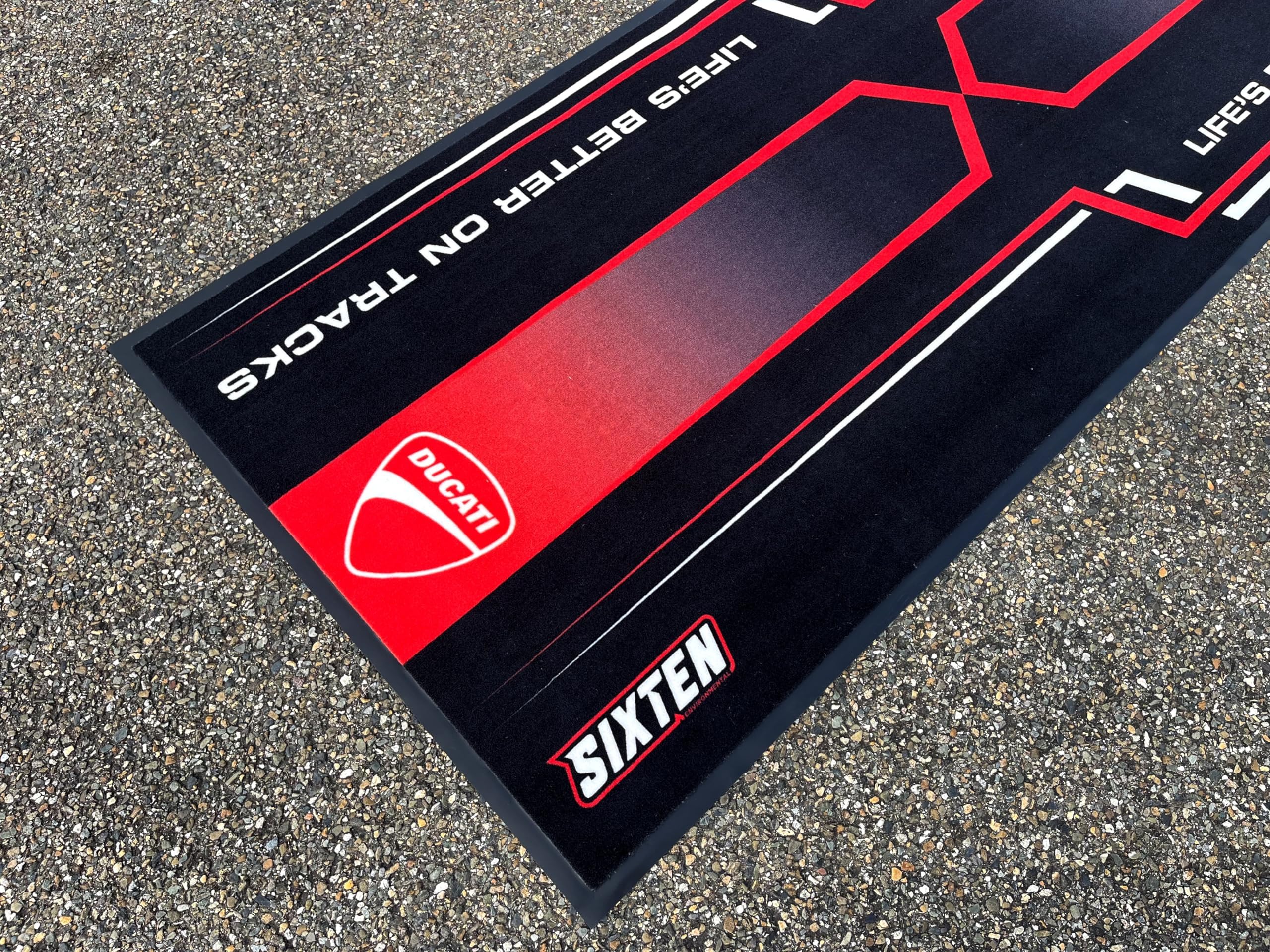 SIXTEN FUSION Motormat 95x240 - Milieuvriendelijke motormat - Voor paddocks en garages - Wasbaar en milieuvriendelijk - Ideaal motorcadeau - België