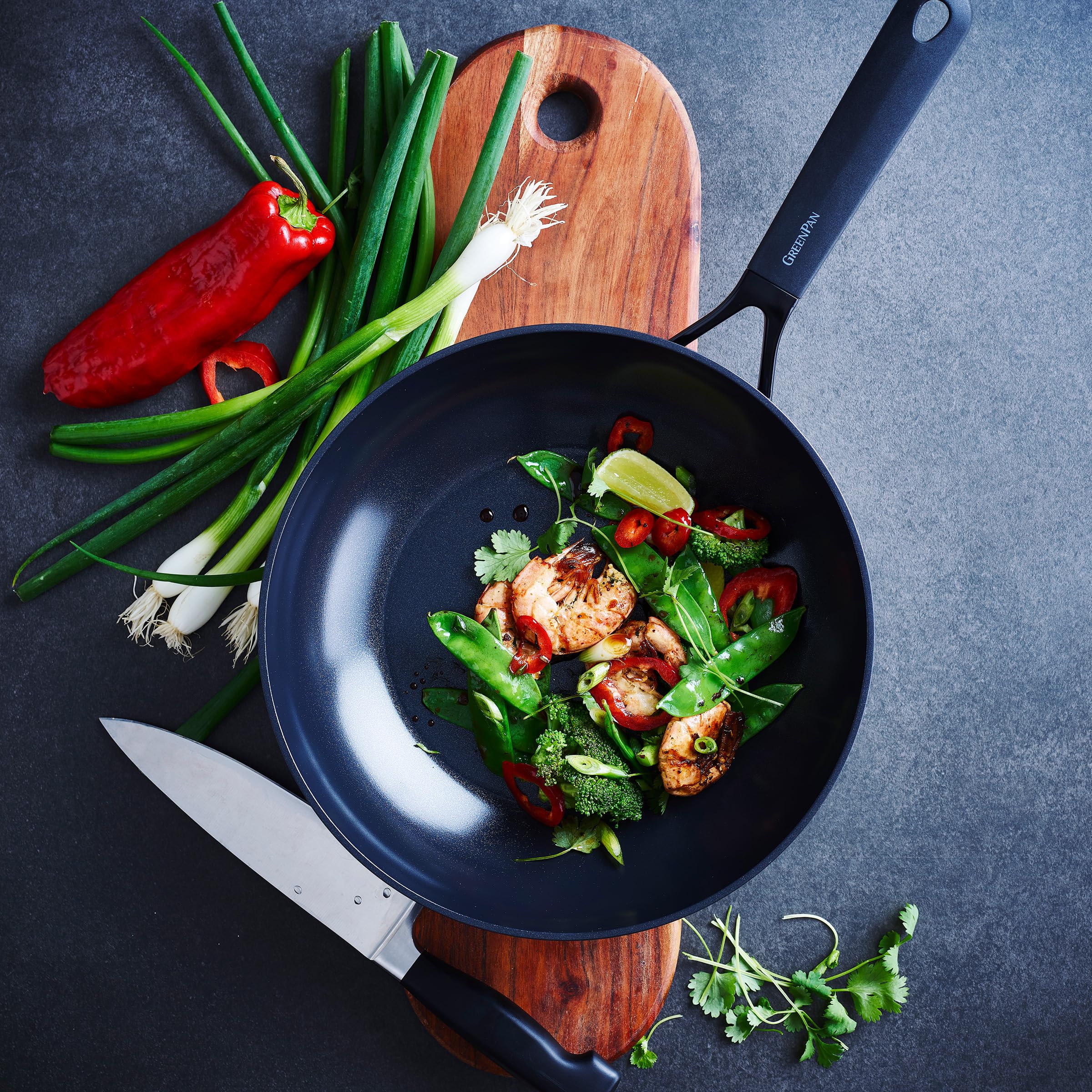 GreenPan SmartShape Padella Wok in Ceramica Sana Antiaderente da 28 cm, Senza PFAS, Adatto all'Induzione, Sicuro al Forno, Lavabile in Lavastoviglie, Nero