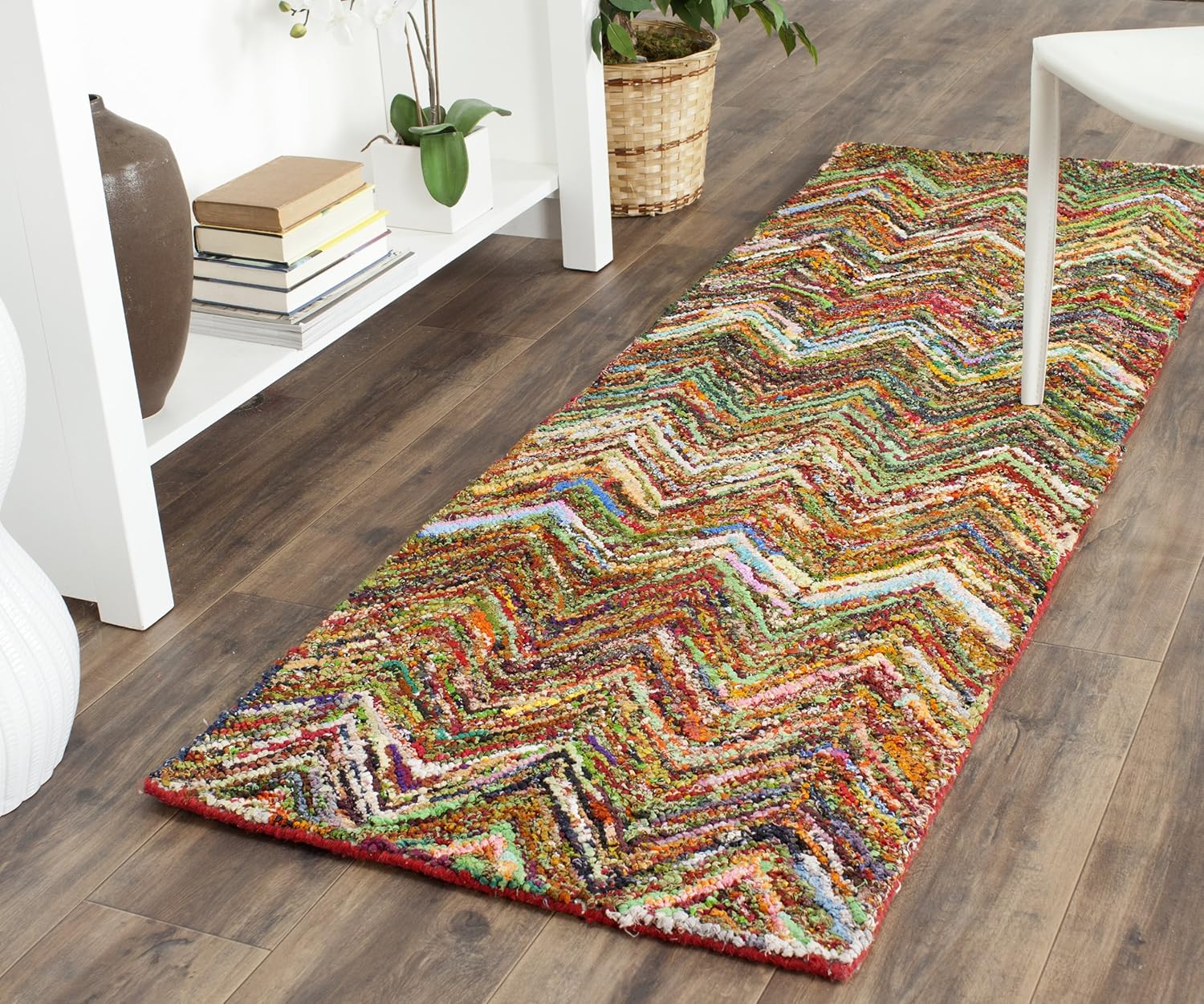 SAFAVIEH Nantucket Collection Runner Rug - 2'3" x 10', Pink & Multi, Handmade Modern Abstract Chevron Cotton, Ideal for High Traffic Areas in Living Room, Bedroom (NAN141A)