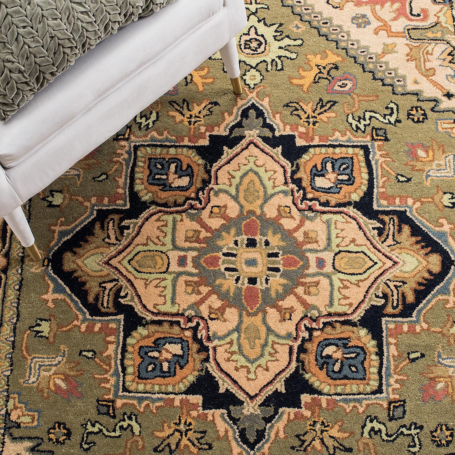 SAFAVIEH Area Rug 8x10 - Heritage Collection - Large - Green & Light Brown, Handmade Wool, Traditional Oriental Medallion Design, Ideal for Living Room, Bedroom, Dining Space (HG625Y)