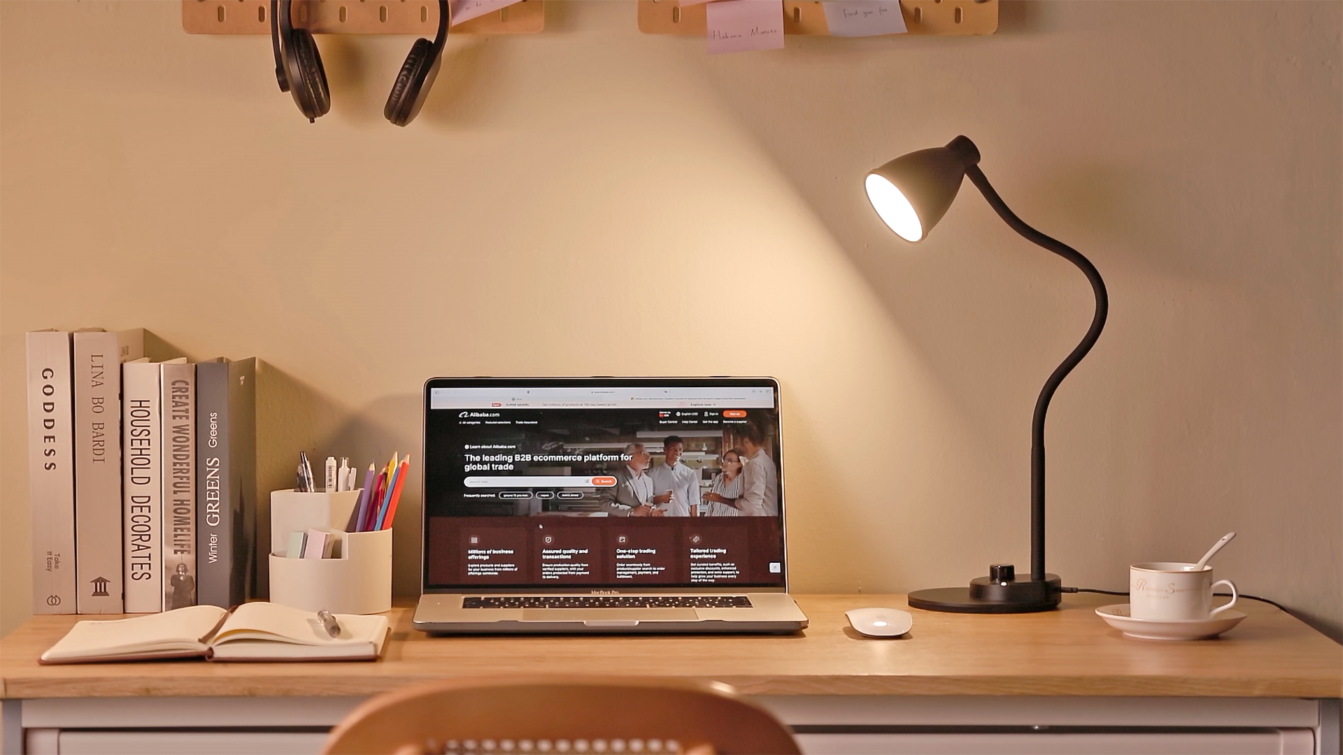 Giryuhd USB Rechargeable Desk Lamp - Foldable, Touch Control, 3 Brightness Levels, Pink, With Phone Charging Port - View #2