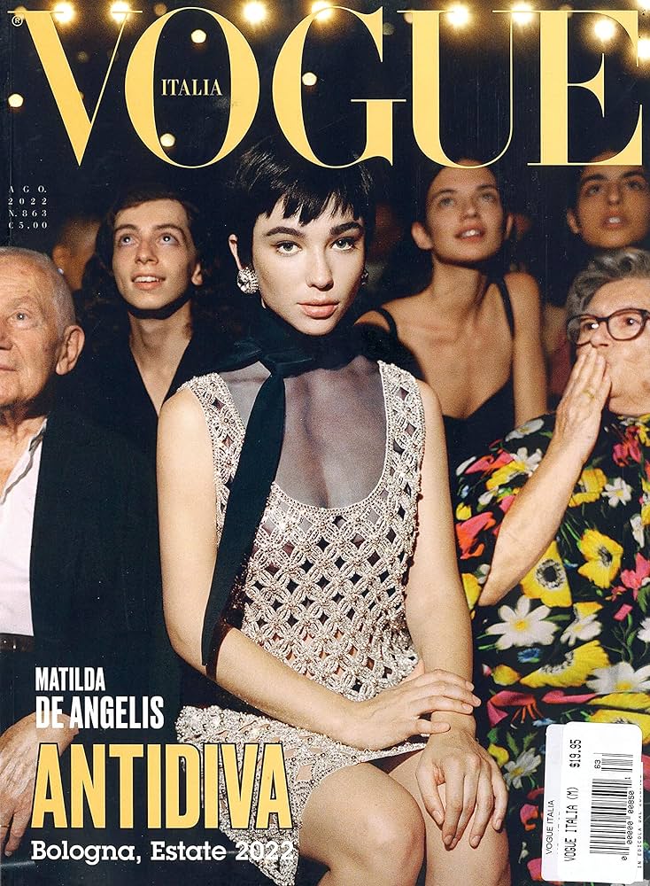 Amazon.com: VOGUE ITALIA MAGAZINE - AGO. 2022 - MATILDA DE