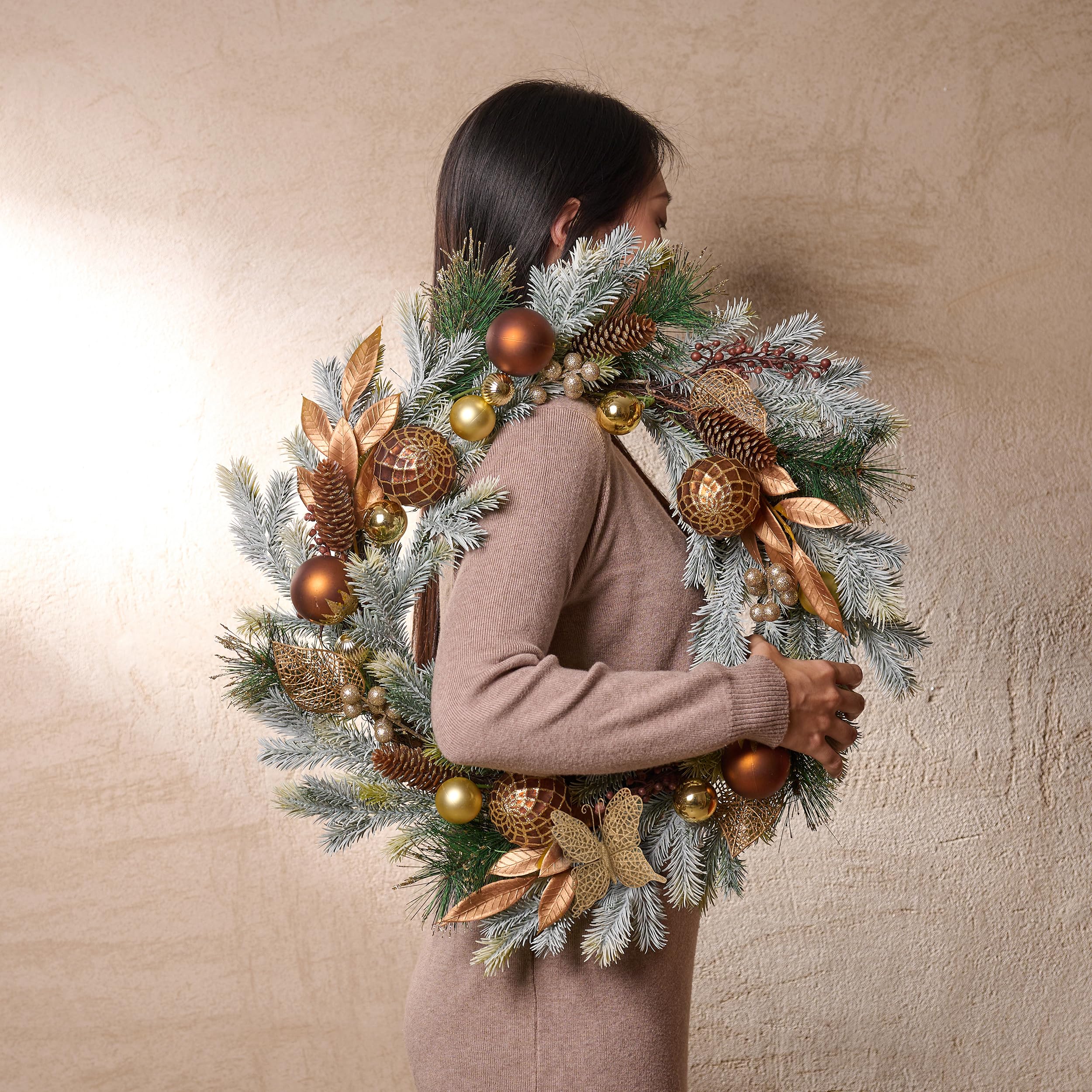 Decorbyhannah Couronne de Noël pliable – Couronnes de Noël pour porte d'entrée avec lumière – Décoration d'intérieur et d'extérieur avec pommes de pin et baies pour fenêtre de table et fenêtre (doré