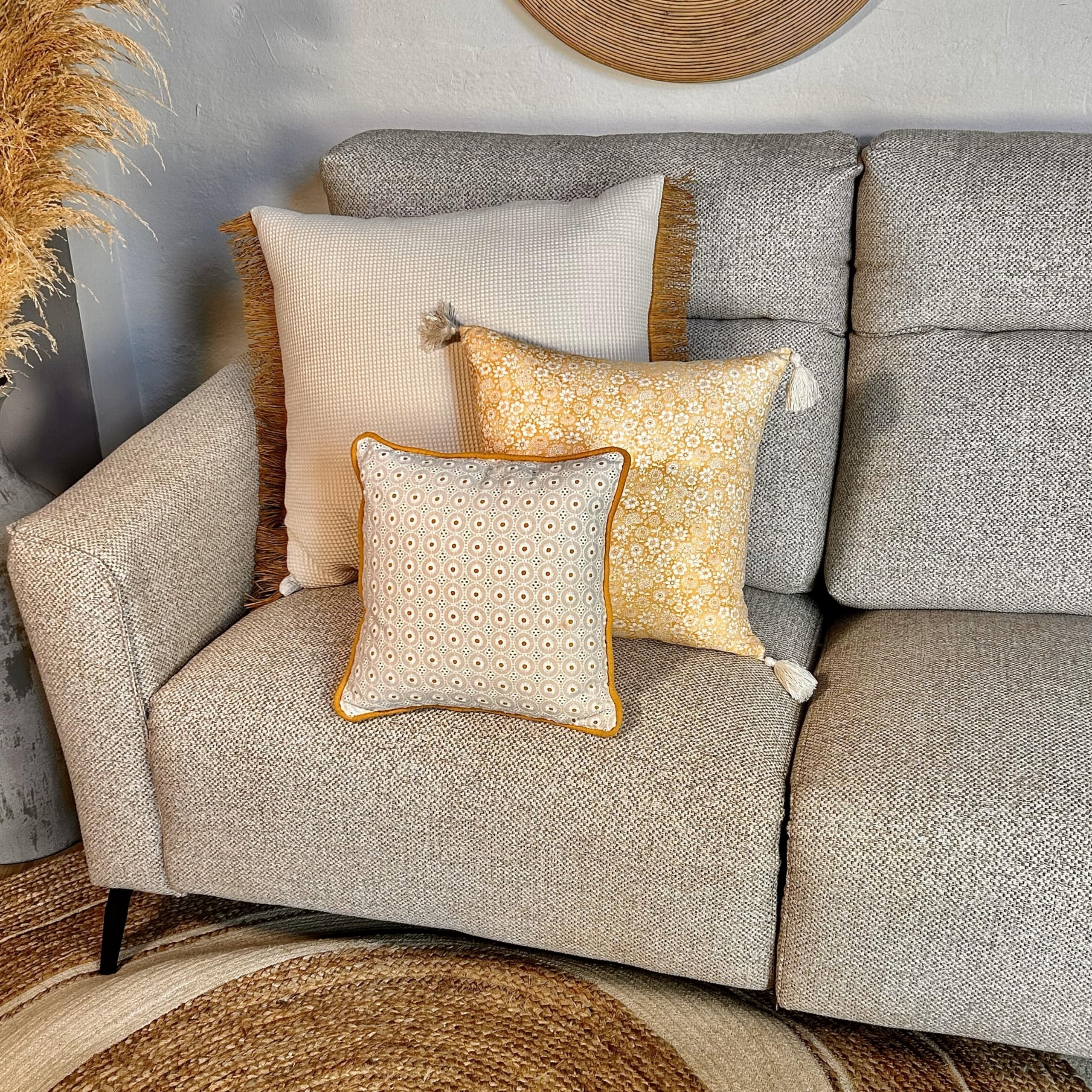 TAPIDECOR | Pack 2 Fundas + 2 Rellenos Cojín | Modelo Liberty Camel | Decoración Hogar | Cojin para Cama, Sofa, Salon | Diseño Moderno y Elegante | Doble Tejido | Bambula y Bordado | Cordón| 30x30cm