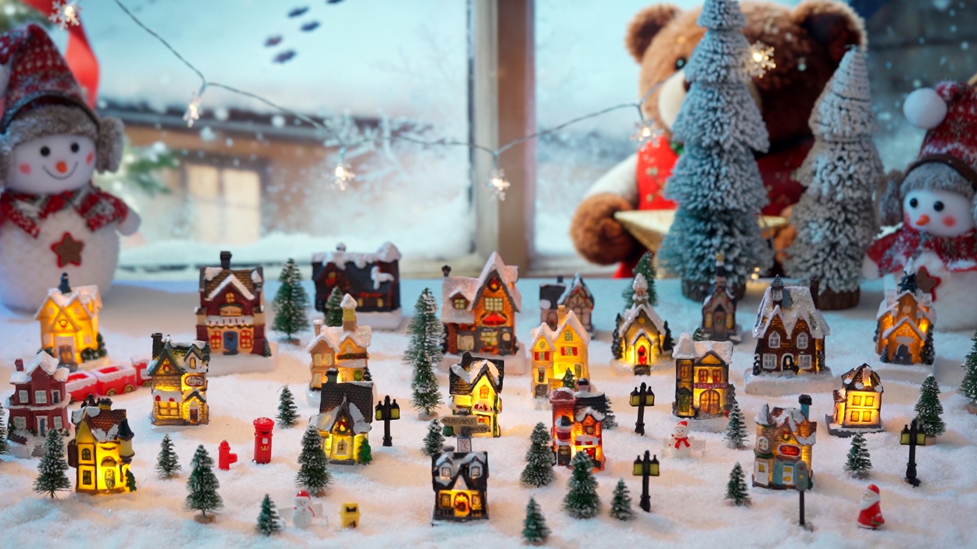 Amazon.com: Zubebe 64 Pcs Christmas Village Set, LED Holiday