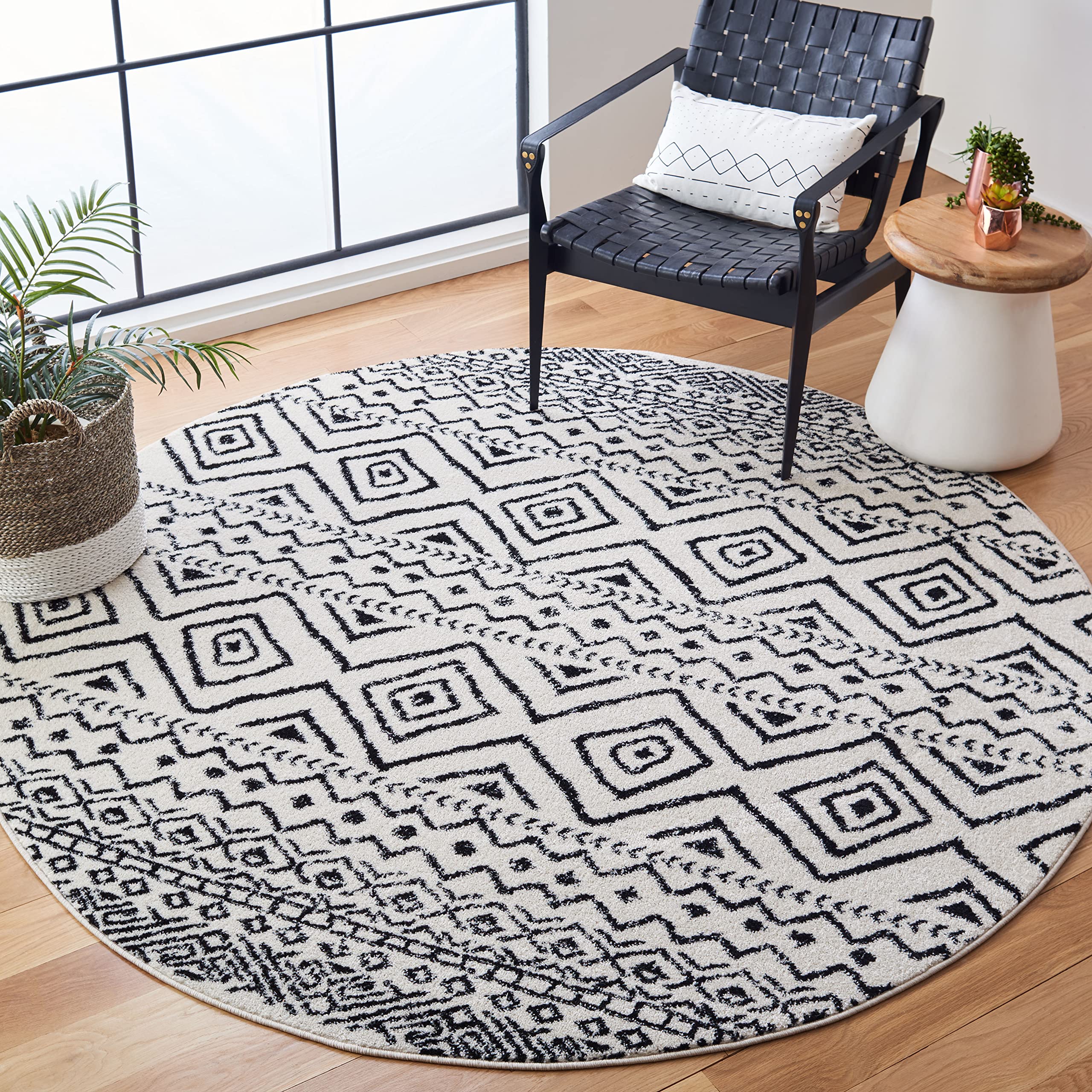 SAFAVIEH Tulum Collection Area Rug - 5' Round, Ivory & Black, Moroccan Boho Distressed Design, Non-Shedding & Easy to Clean, Ideal for Living Room,