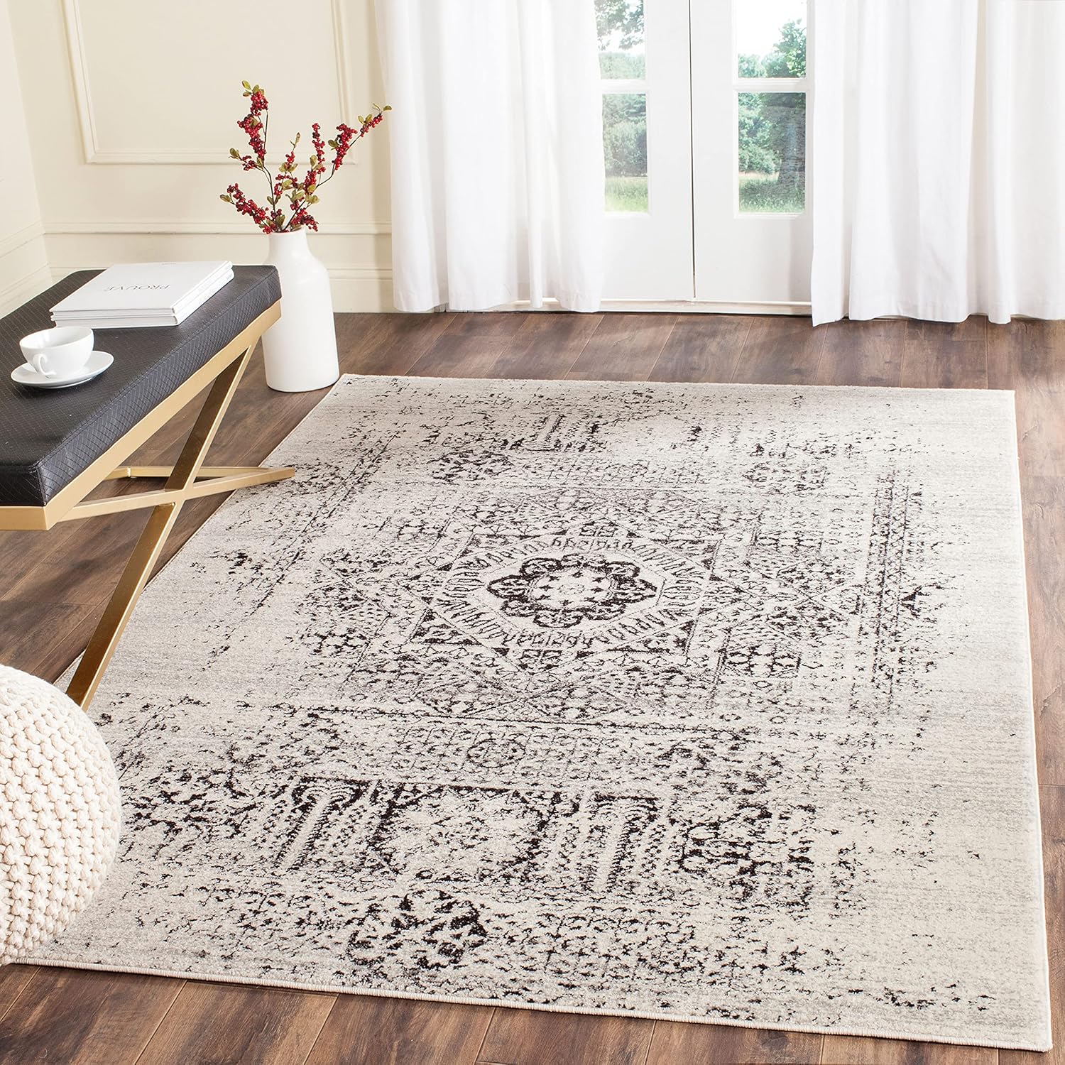SAFAVIEH Evoke Collection Accent Rug - 2'2" x 4', Ivory & Black, Oriental Medallion Distressed Design, Non-Shedding & Easy Care, Ideal for High Traffic Areas in Foyer, Living Room, Bedroom (EVK260T)