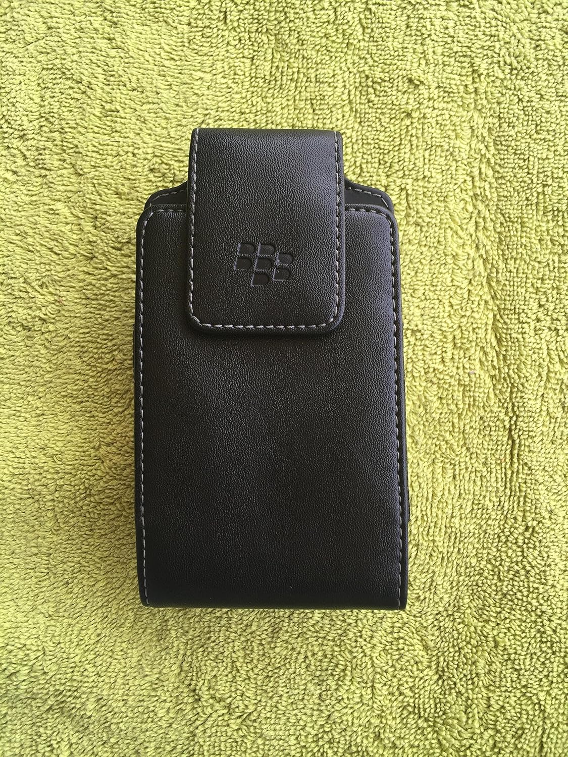 OEM (Original) Vertical Leather Case Pouch with Swivel Belt Clip for BlackBerry Storm 2 (Storm2) 9520