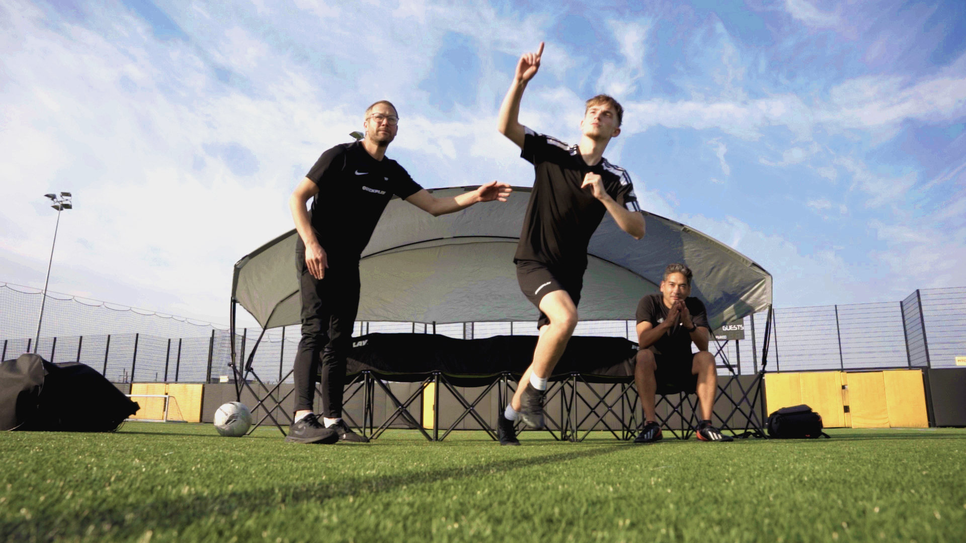 Amazon.com: QUICKPLAY Pro 6-Seater Team Bench with Canopy Shelter