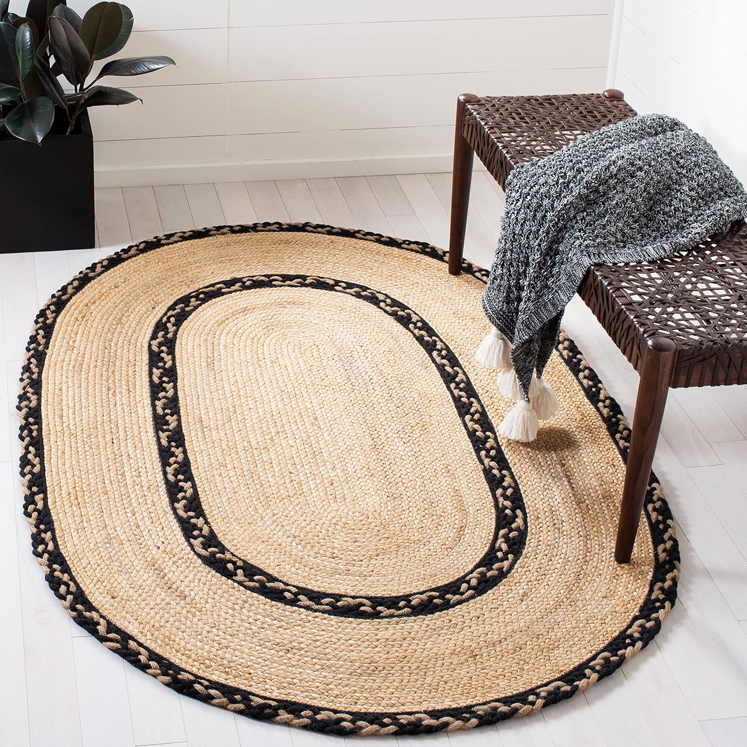 SAFAVIEH Natural Fiber Collection Area Rug - 3' x 5' Oval, Natural & Black, Handmade Jute, Ideal for High Traffic Areas in Living Room, Bedroom (NFB260Z)