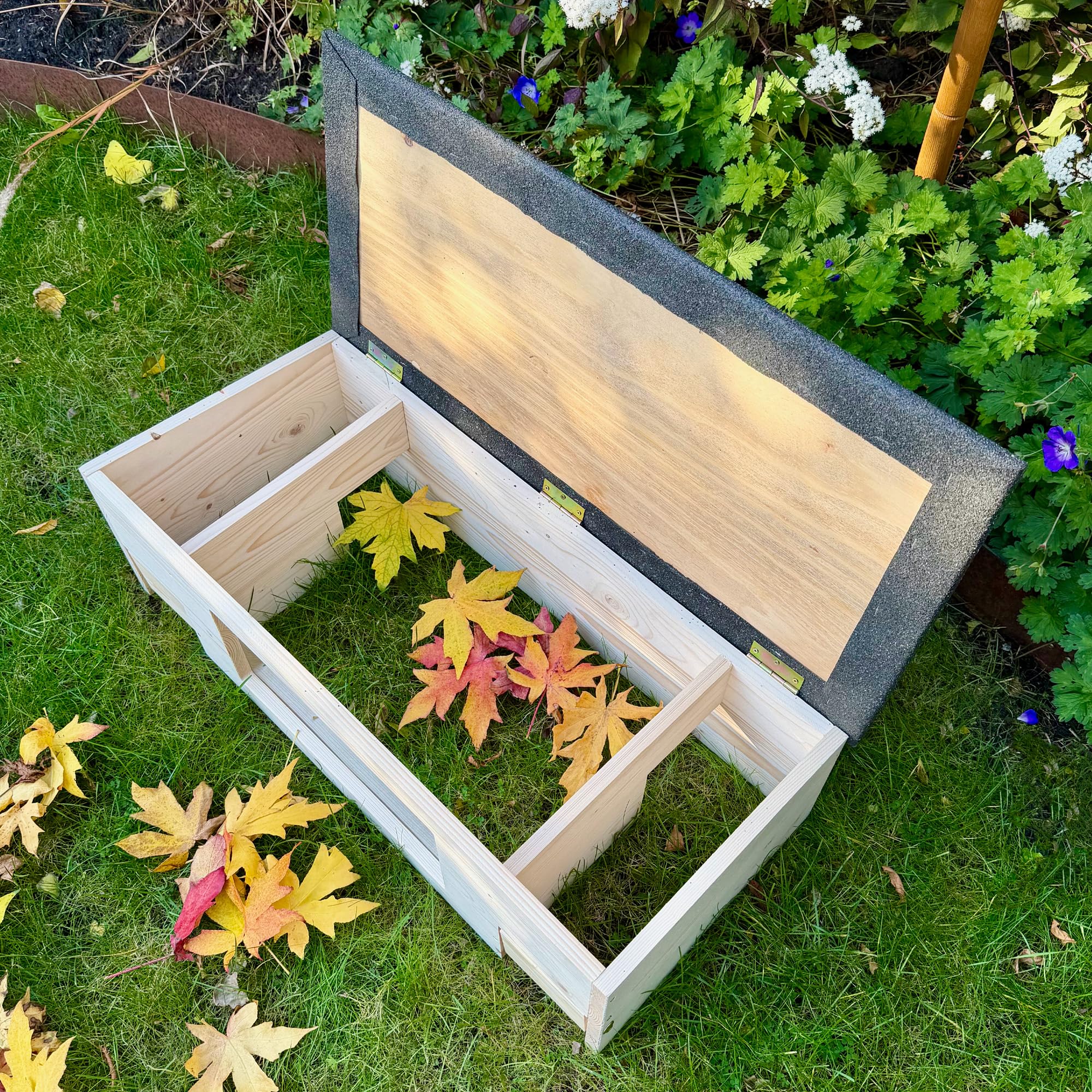 GARTENETAGE Igelfutterhaus XXL mit Panorama-Beobachtungsfenster, Rattenklappen & Fluchtweg – wetterfestes Igelhaus aus zertifiziertem Holz – nachhaltiger Schutz & Beobachtung im Garten