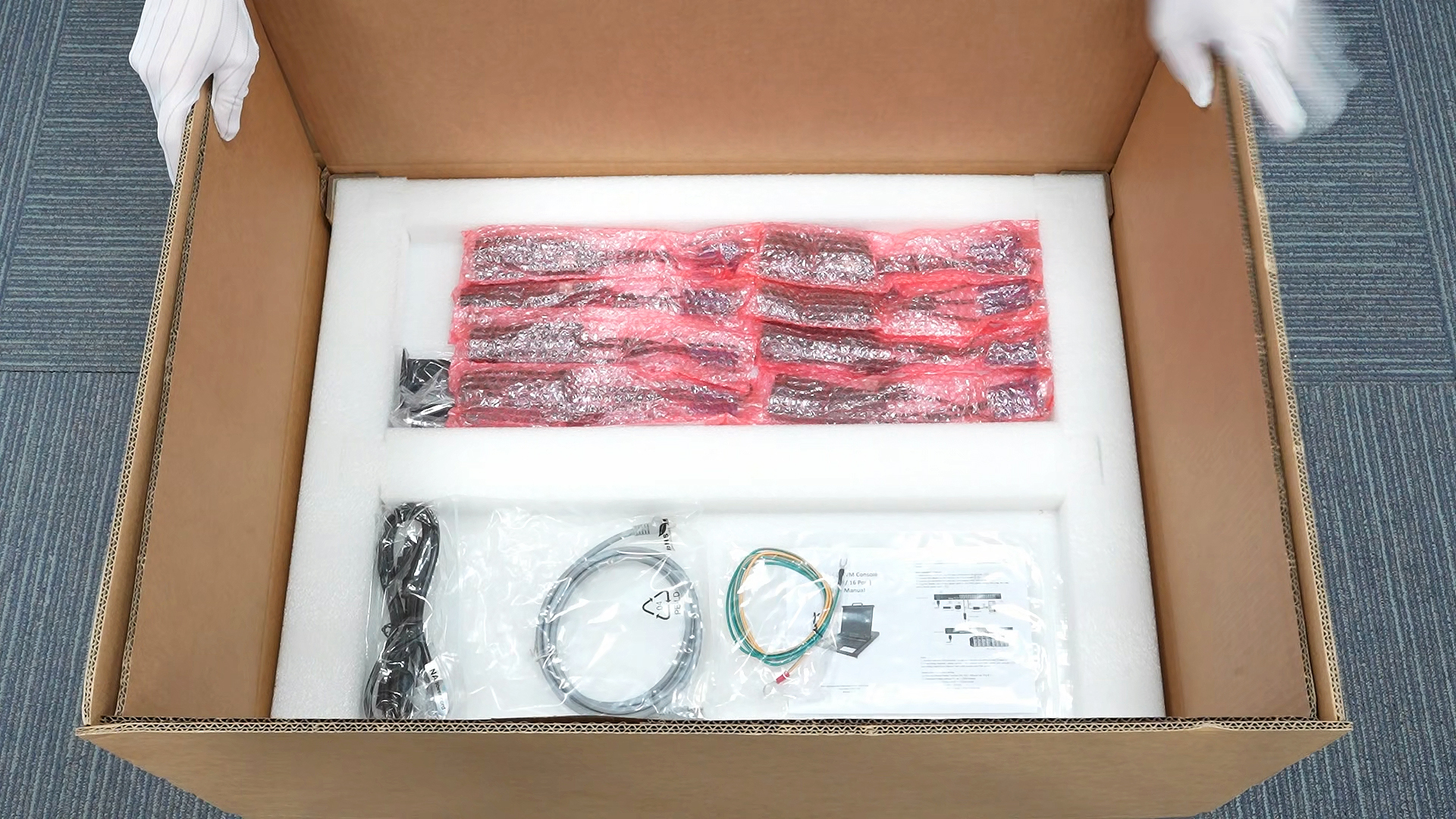 Image of 8 Port Cat5 KVM Console with 19 inch Rack Mount Monitor Keyboard,8 VGA Dongles