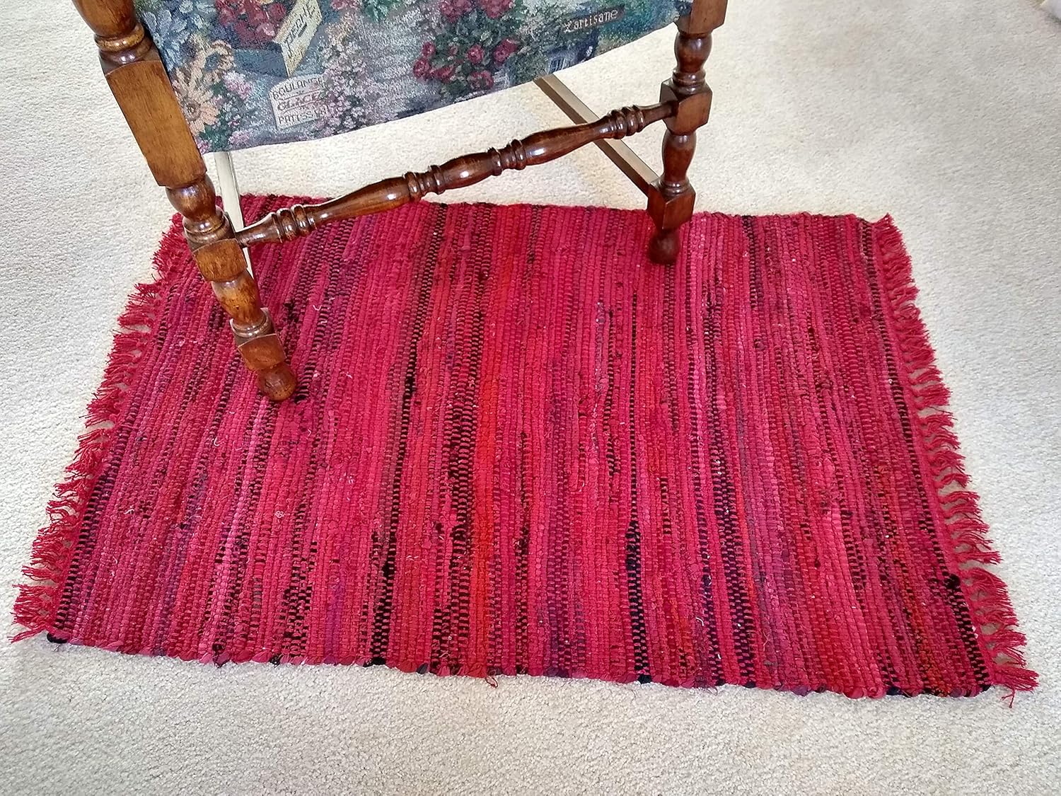 Sturbridge Country Rag Rug in Red 24" x 36"
