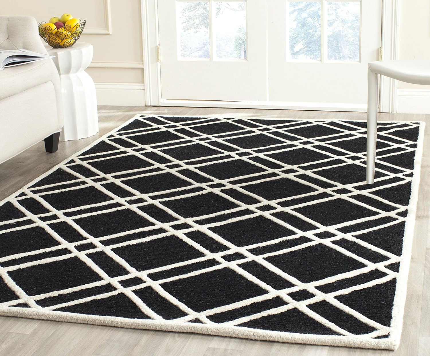 Safavieh Modern Indoor Hand Tufted Accent Area Rug, Cambridge Collection, CAM142, in Black / Ivory - Image 3
