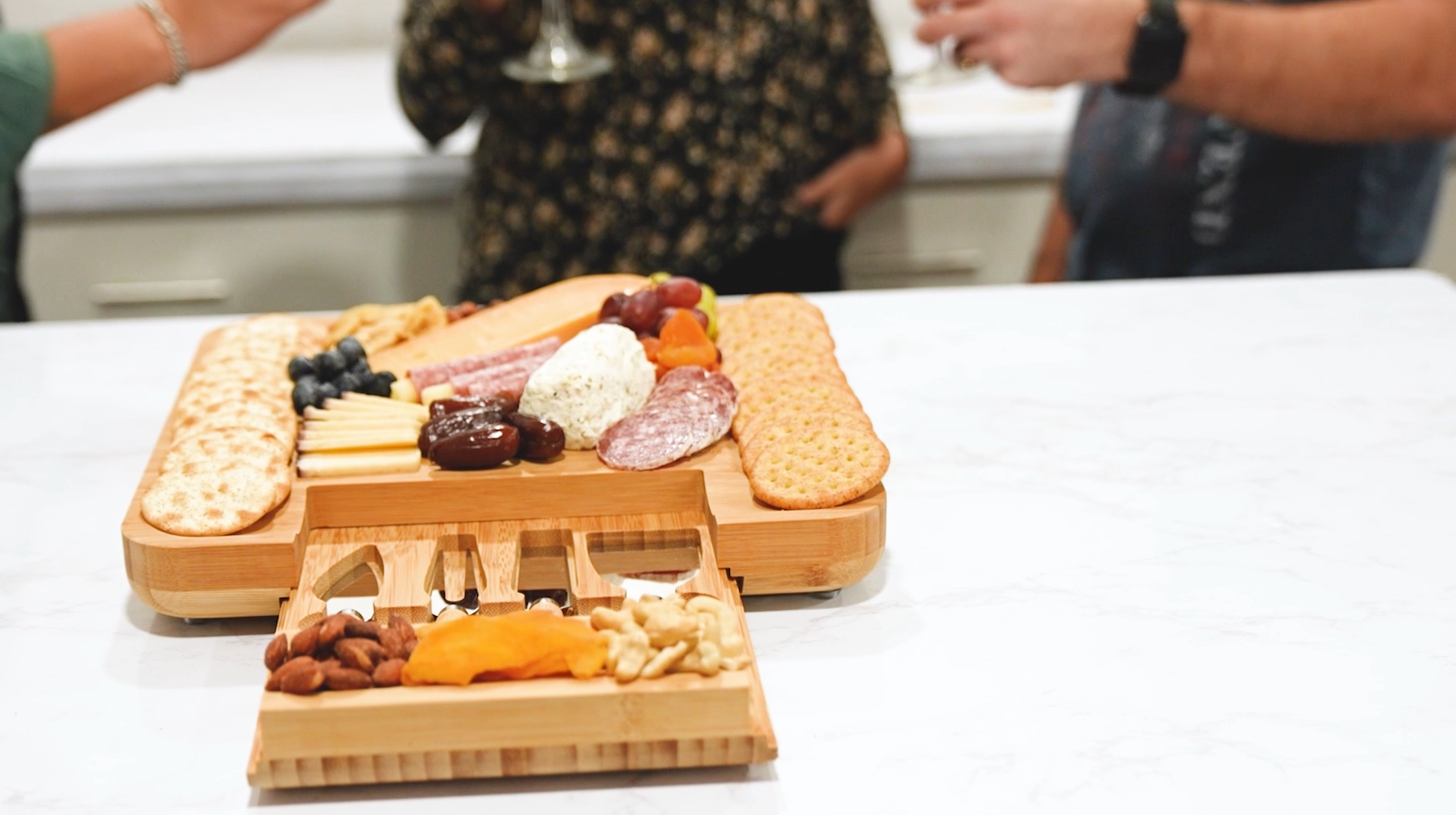 Amazon.com | Zulay Kitchen Premium Bamboo Cheese Board Set - Extra