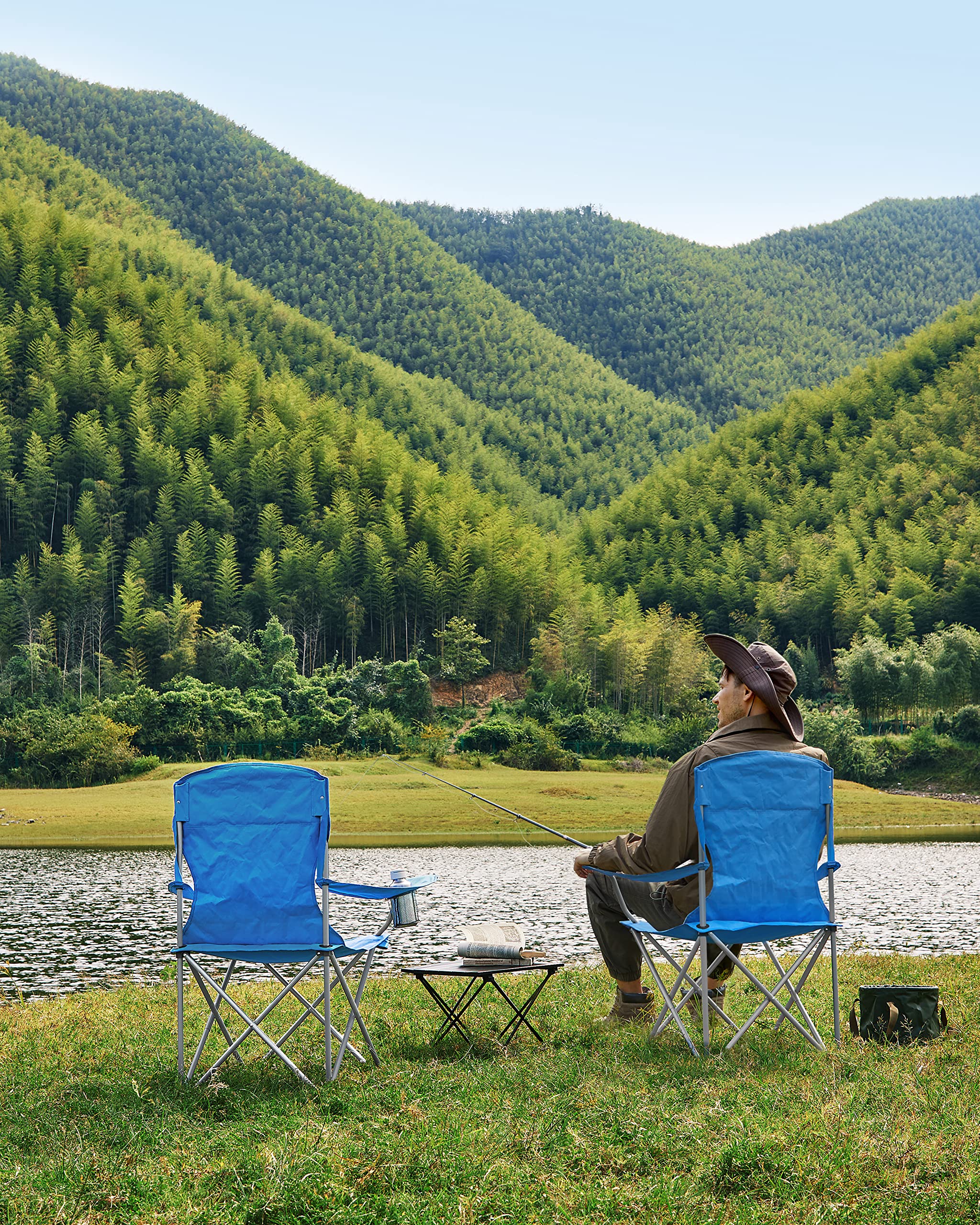 SONGMICS Lot de 2 chaises Pliantes, chaises de Camping, Structure Robuste et Confortable, Charge maximale 150 kg, avec Porte-gobelet, Chaise d'extérieur