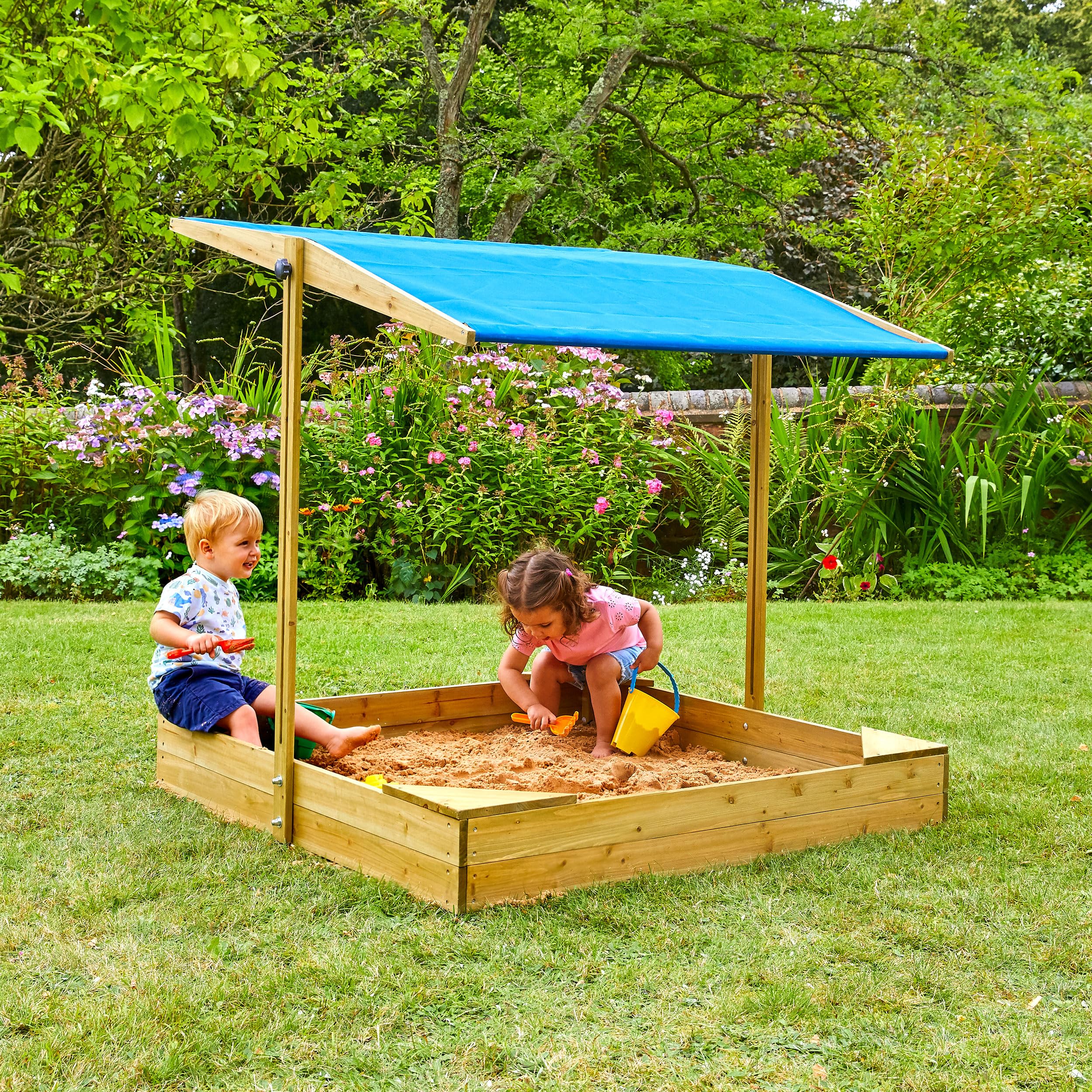 TP Toys - Sand Tray with Canopy, Outdoor Games for Children, Outdoor Toys for Garden, 123 x 120 x 117 cm, with Background Canvas and Removable Parasol