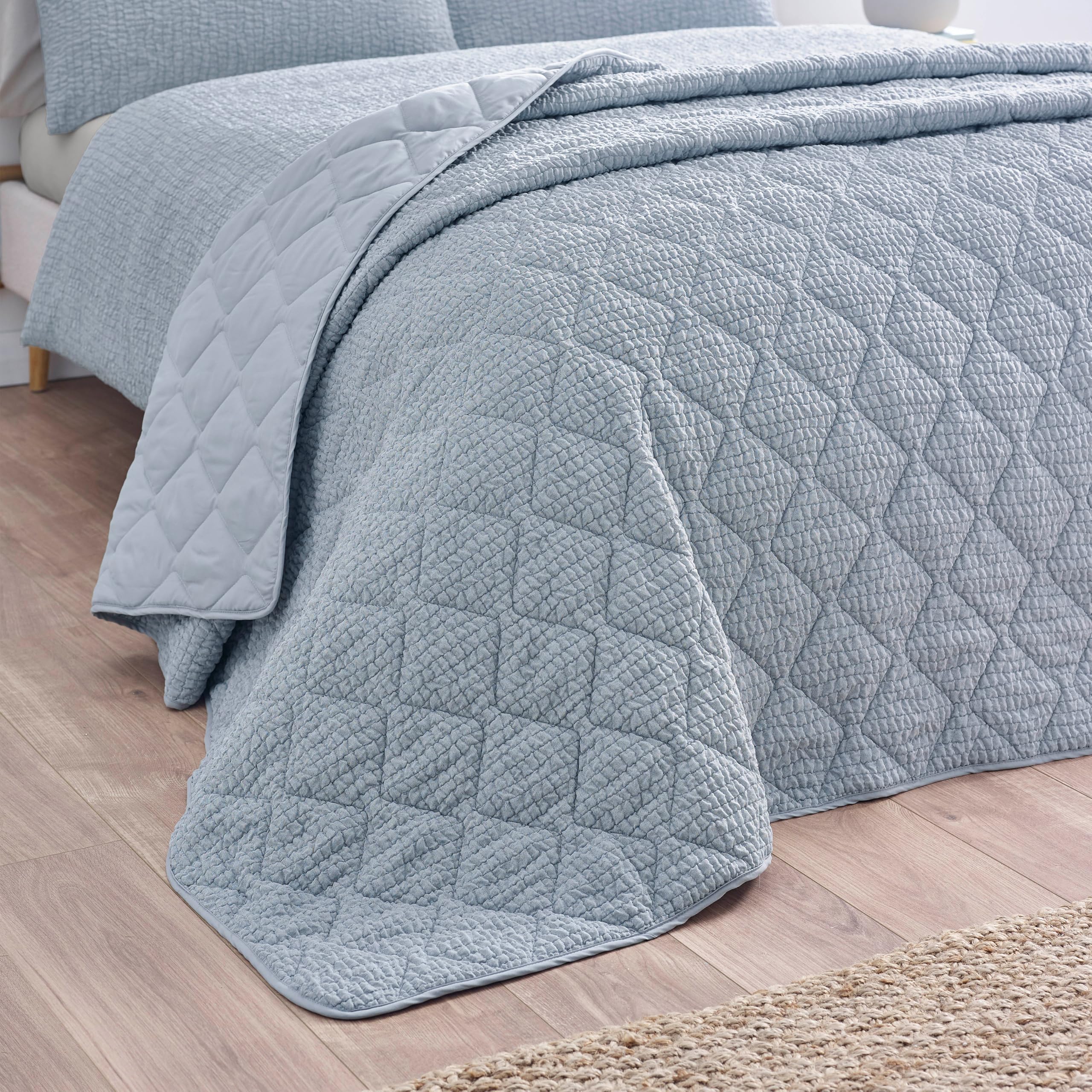 Catherine Lansfield Crinkle Seersucker Texture Bedspread