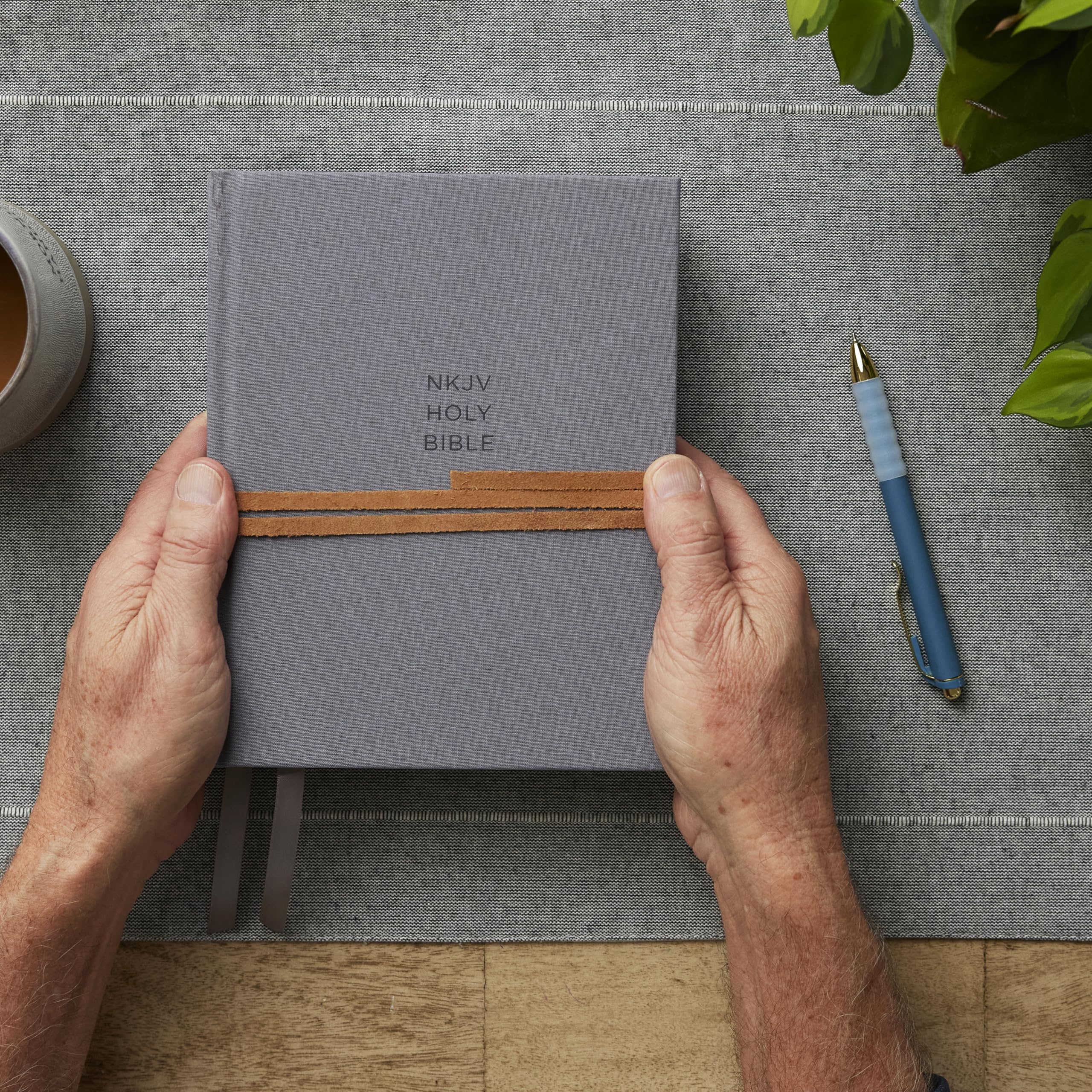 NKJV, Journal the Word Bible: Reflect, Journal or Create Art Next to Your Favorite Verses (Cloth over Board, Gray, Red Letter, Comfort Print): ... or Create Art Next to Your Favorite Verses