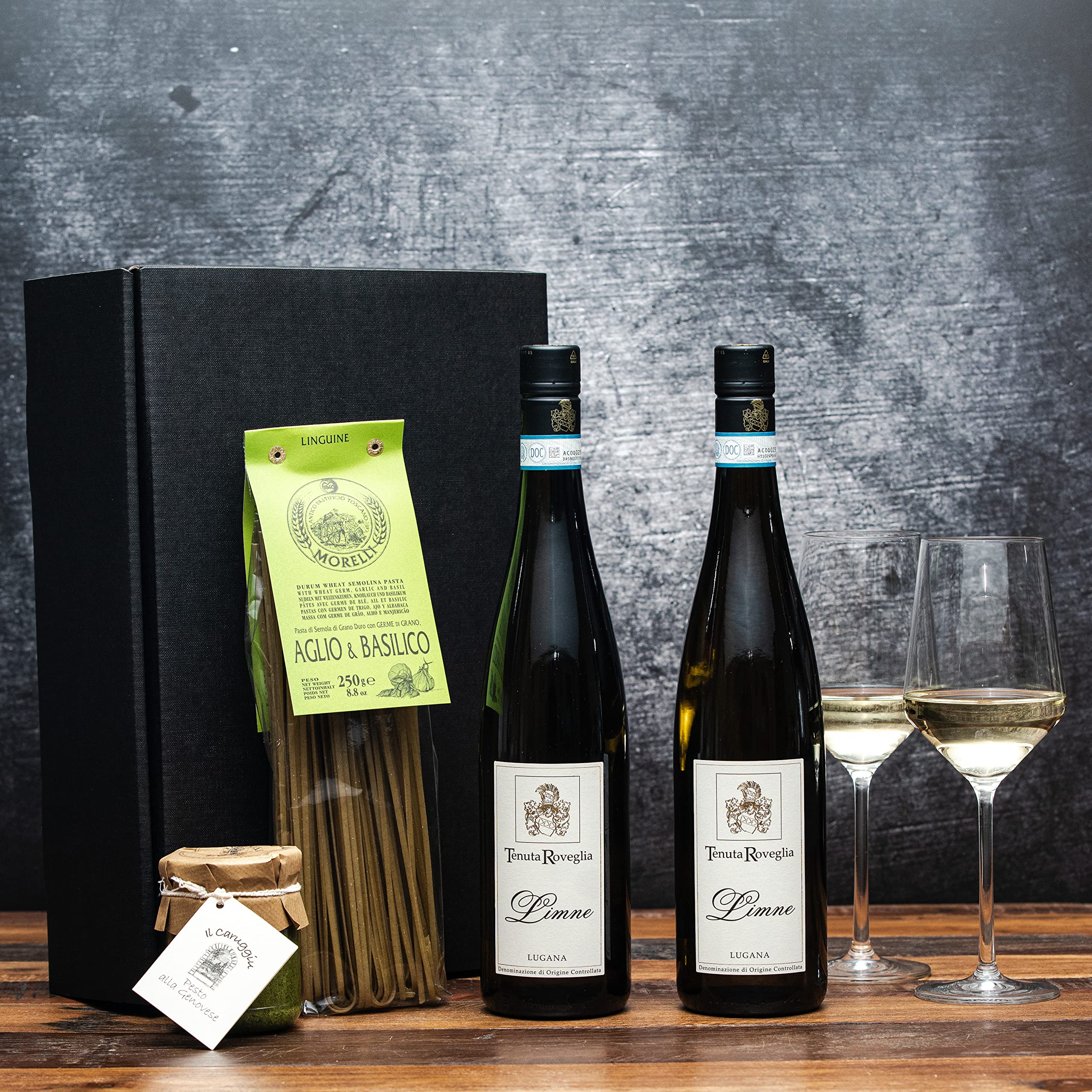 Geschenkkorb für Feinschmecker mit Lugana, Weißwein aus Italien, trocken, Pasta und Pesto alla Genovese. Eine leckere Geschenkidee für besondere Anlässe.
