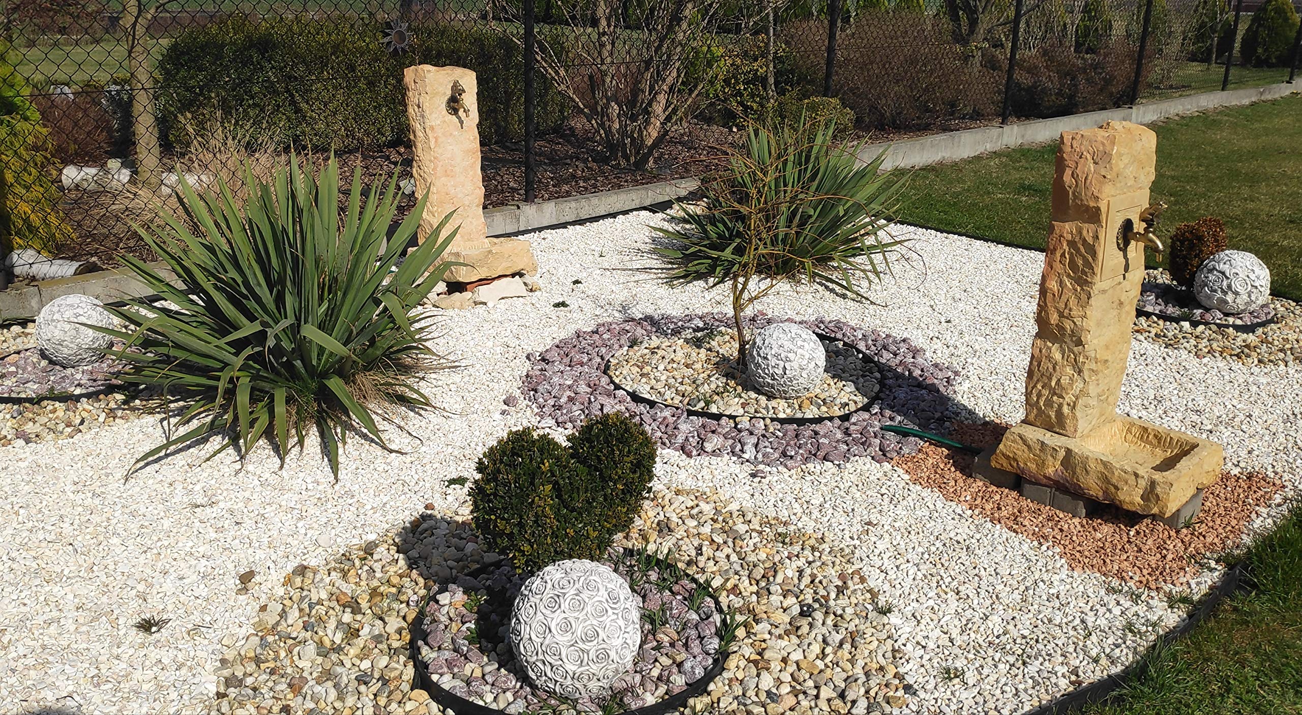 Boule décorative de décoration de Jardin en Pierre/béton - Les Roses sont Rouges