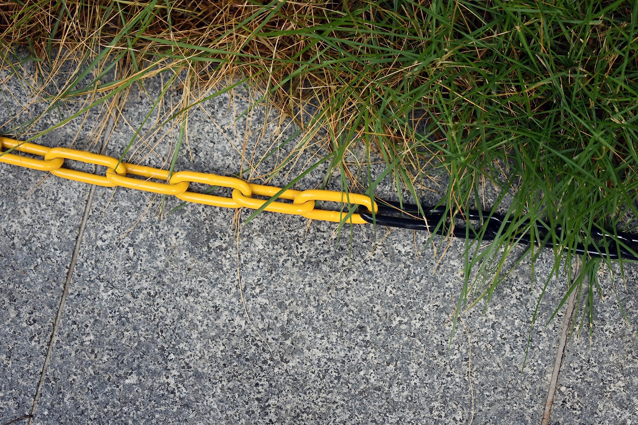 Chaîne de Signalisation en Métal avec 2 Boucles de Connexion - Jaune/Noir Diamètre de 4 mm - Chaîne de Barrière Chaîne de sécurité (10 Mètres)