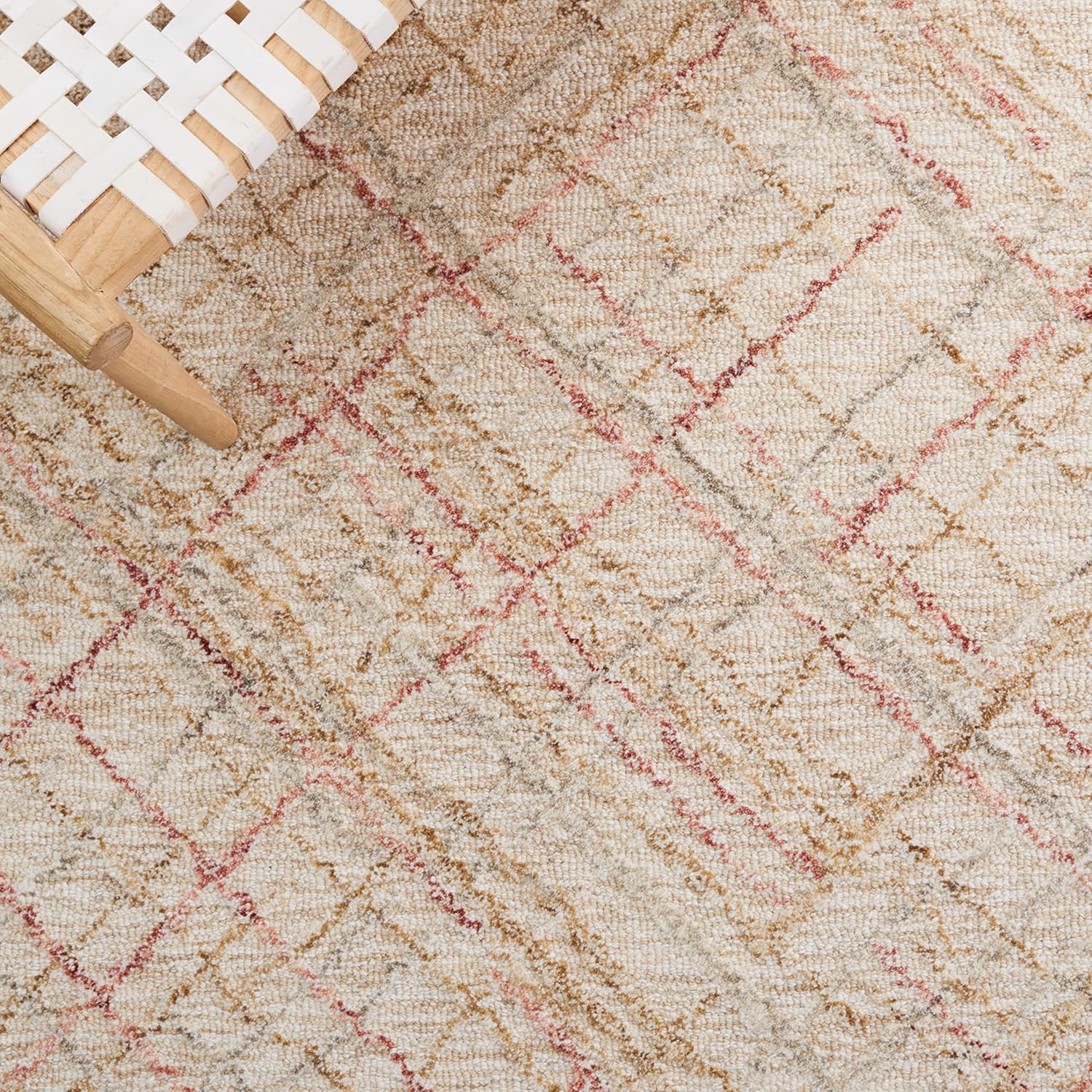 SAFAVIEH Micro-Loop Collection Accent Rug - 3' x 5', Ivory & Red, Handmade Wool, Ideal for High Traffic Areas in Entryway, Living Room, Bedroom (MLP479Q)