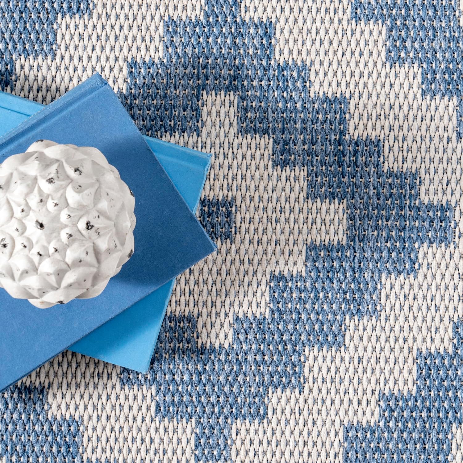 Beige Geometric Diamond Trellis 5'3" x 7'6" Synthetic Area Rug