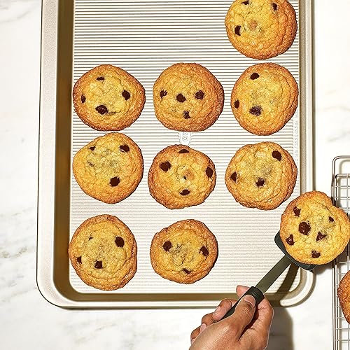 Miniatura 7 de OXO Good Grips - Recipiente de horno antiadherente para hacer galletas, 12.25 x 17 pulgadas, color dorado