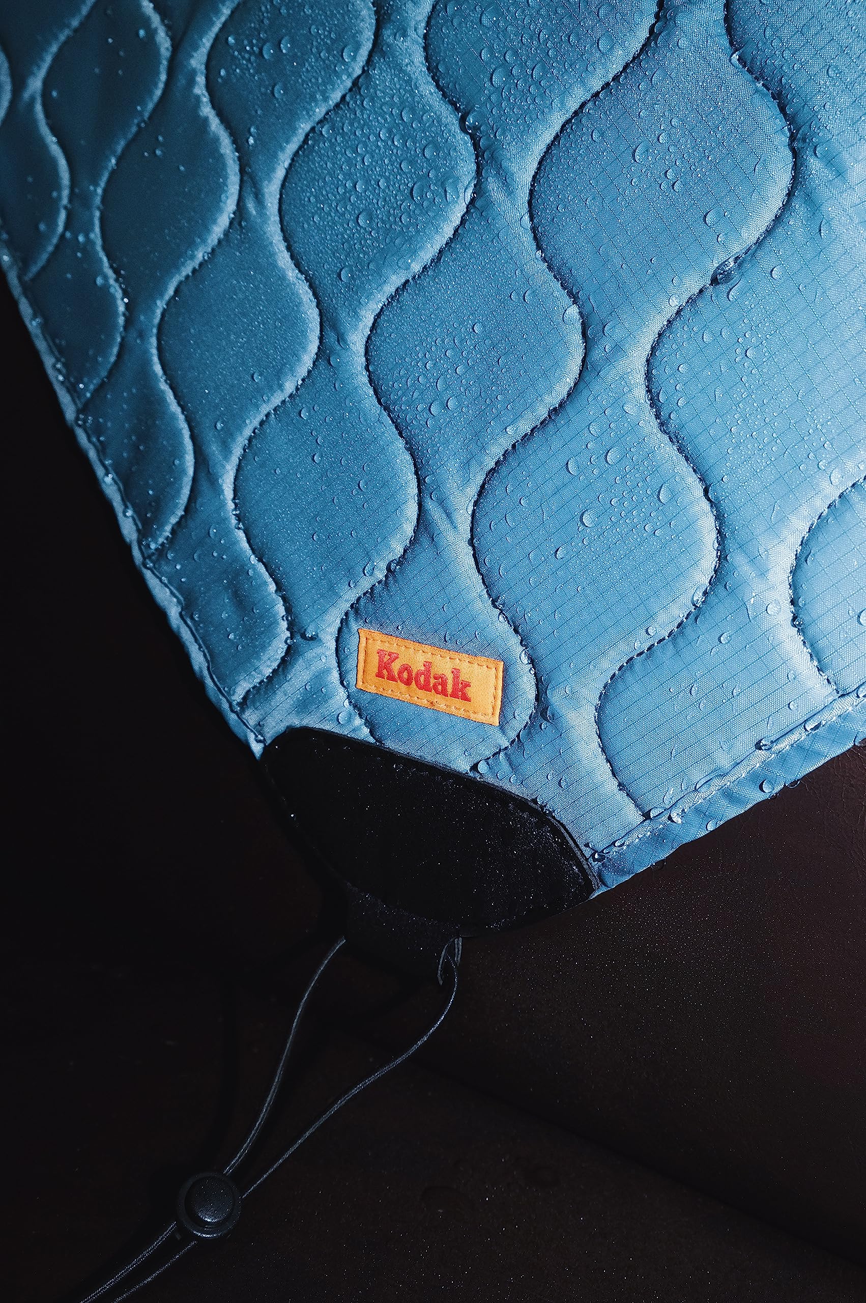 KODAK Camera Wrap Envoltura para Cámaras Tamaño L 38,5 x 38,5 cm - Paño Protector Resistente al Agua, antiarañazos y sin Polvo como protección para cámara SLR, teleobjetivo (Negro) [UN artículo]