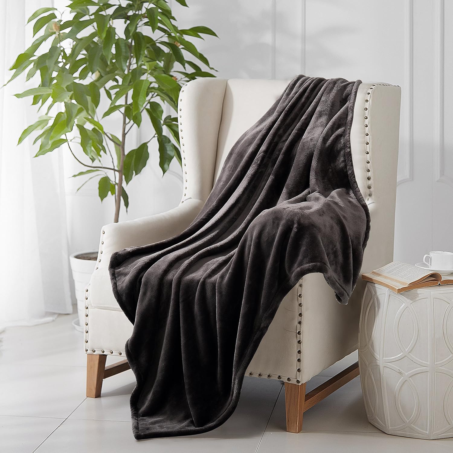 Reafort Ultra Soft Flannel Fleece All Season Light Weight Living Room/Bedroom Warm Throw/Blanket(Dark Grey, Full/Queen 90"X90")