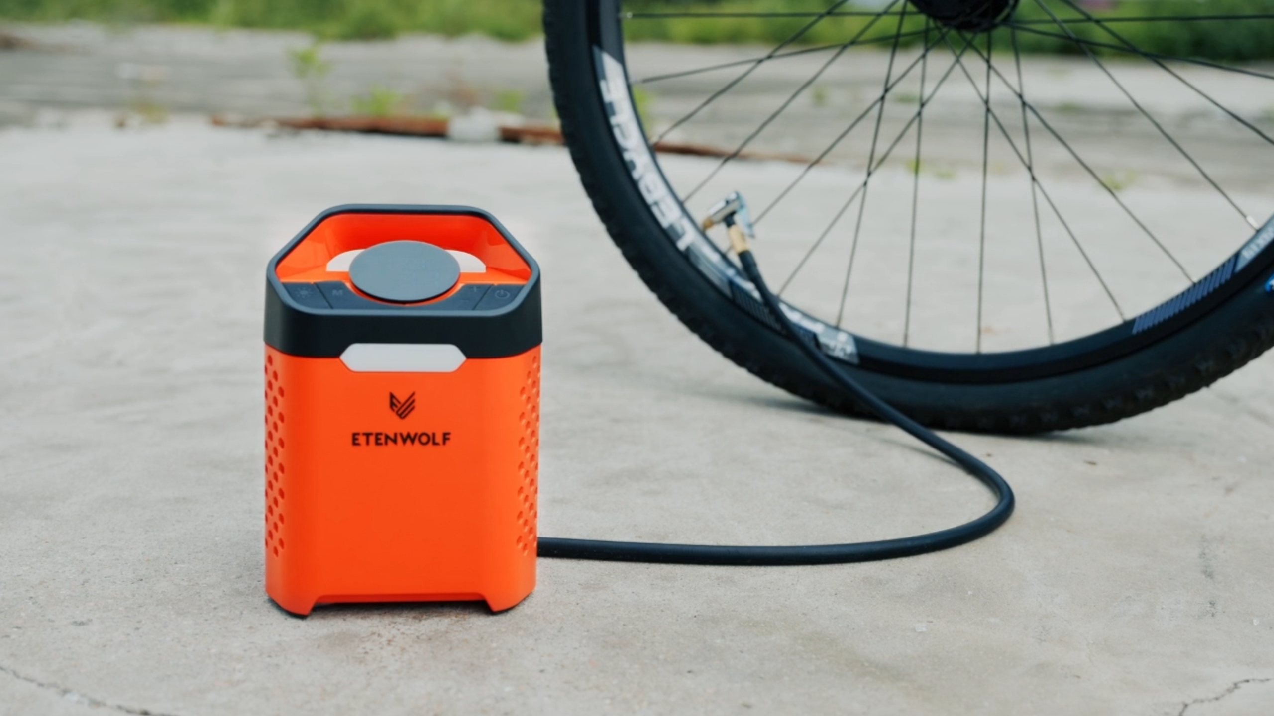 Amazon.co.jp: ETENWOLF 160PSI 携帯式エアコンプレッサー タイヤ