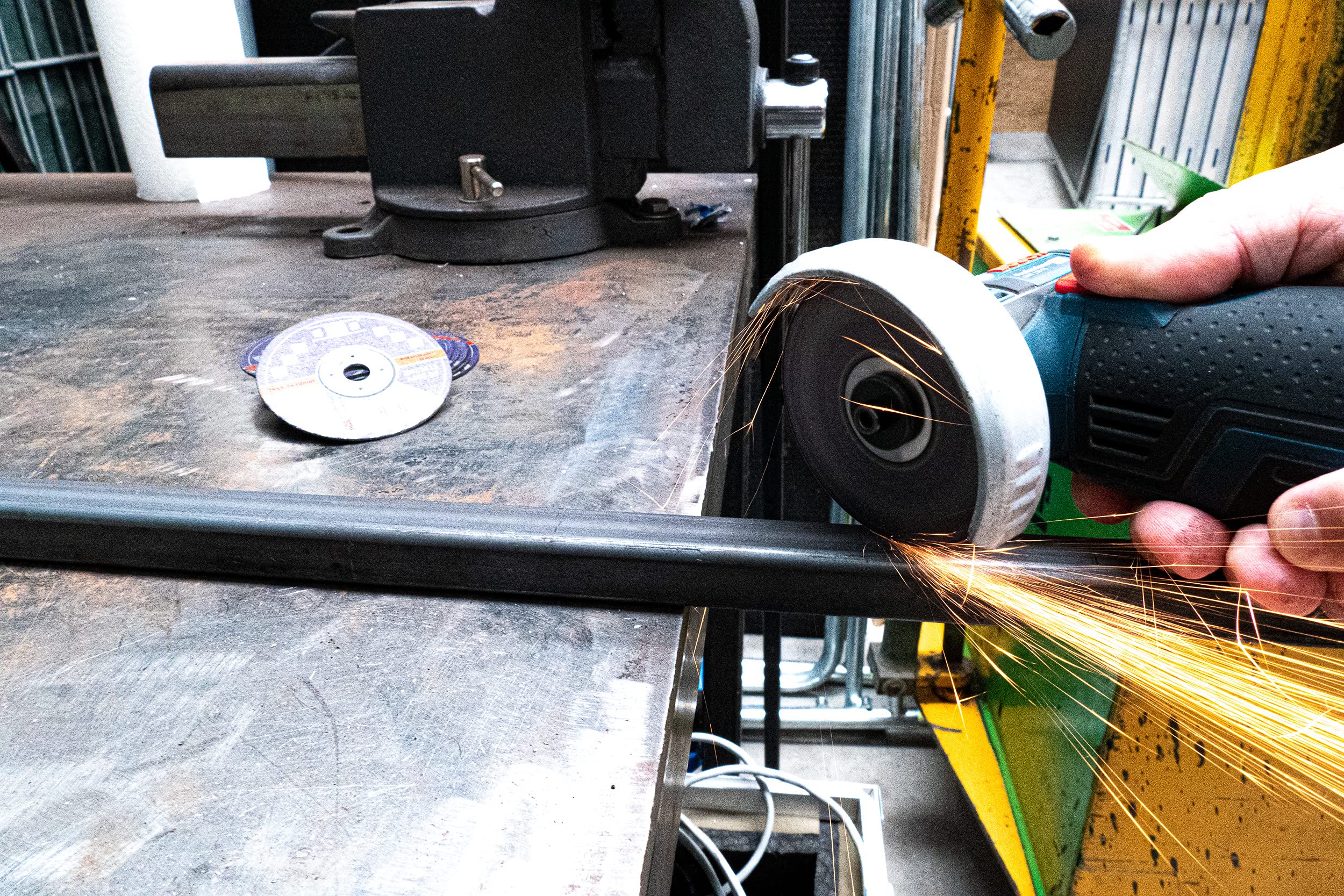 EBERTH Haakse slijper slijpmachine, perslucht, 6 bar werkdruk, 1/4 inch aansluiting, 20.000 omw/min, doorslijpschijf 75 mm, voor staal, roestvrij staal, aluminium, met persluchtverbinding en