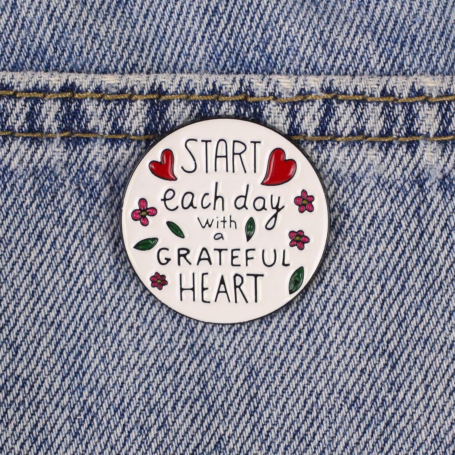 Start Each Day With A Grateful Heart Pin Brooch, Gratitude Enamel Pin, Inspirational Gift For Christian Girl Women Church Friends, Bible Verse Lapel Badge, Religious Motivational Brooches, Thankful Heart Decorative Jewelry Accessories