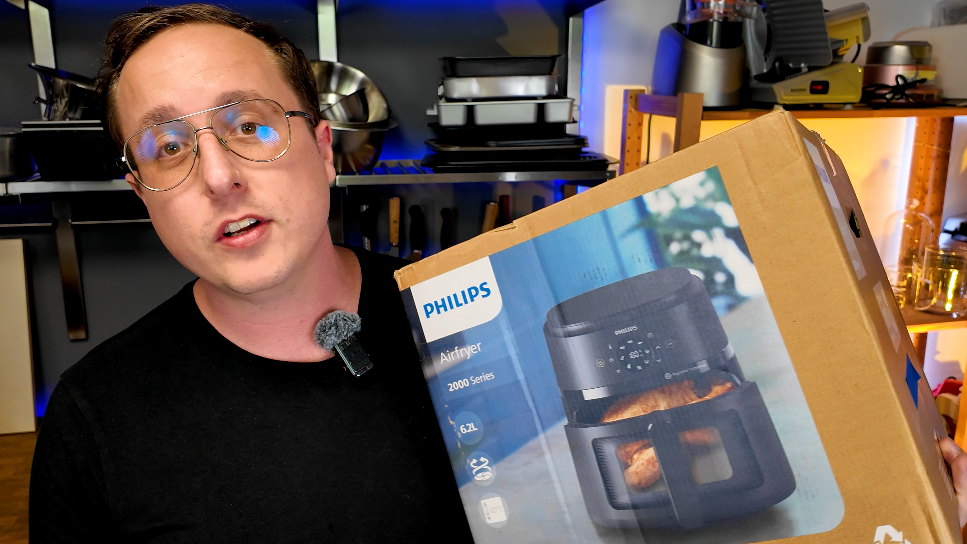 Watch lets see what comes in the box Philips Air fryer 2000 on Amazon Live