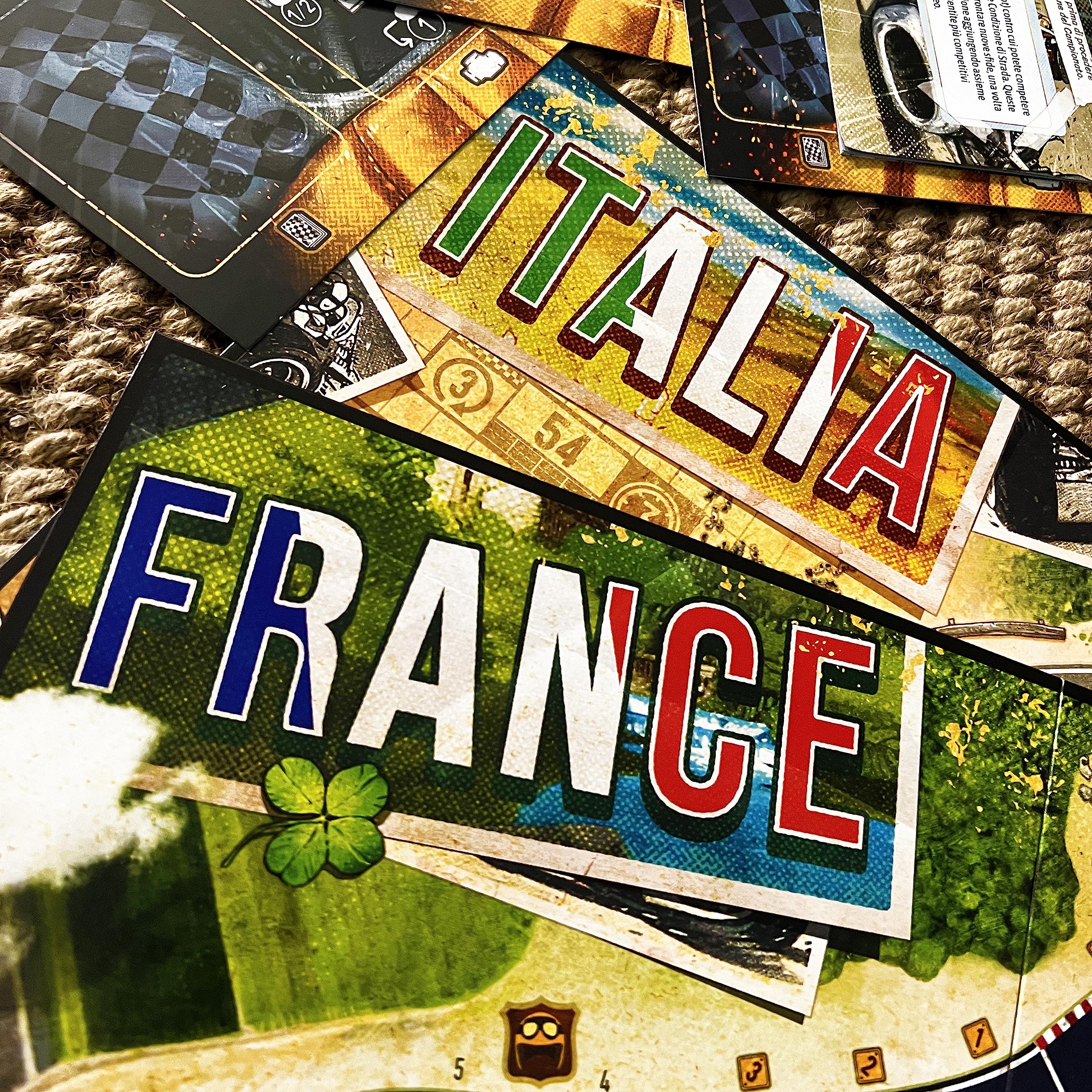 Asmodee Gra planszowa samochodowa | Adrenalinowa gra planszowa wyścigów samochodowych - 1-6 graczy - 10+ lat - 60 minut - wydanie włoskie