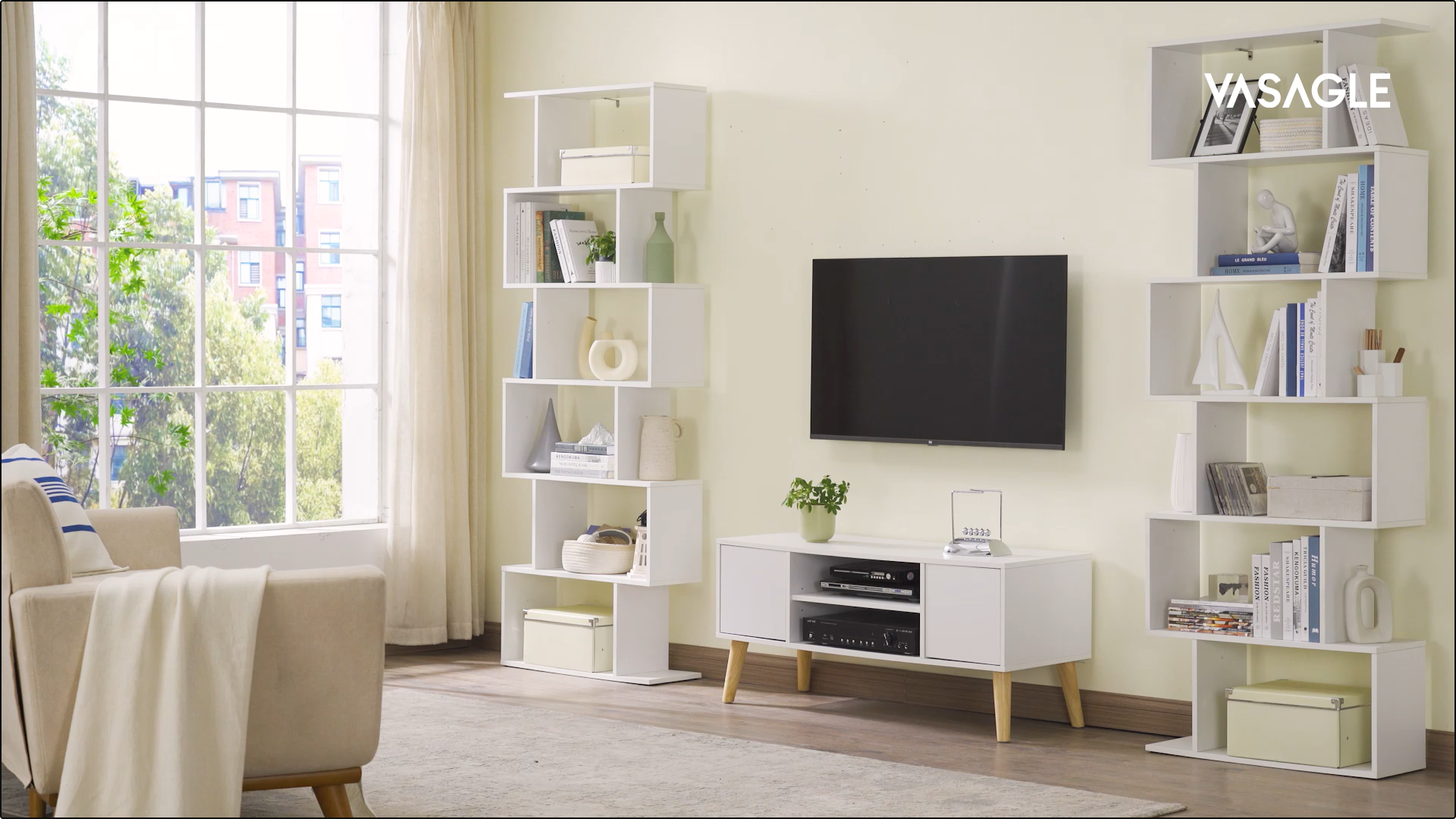 VASAGLE Boekenkast in boomvorm, staande plank 5 niveaus, hoekplank ruimtebesparend, opbergplank voor slaapkamer, woonkamer, thuiskantoor, wolkenwit LBC183T14