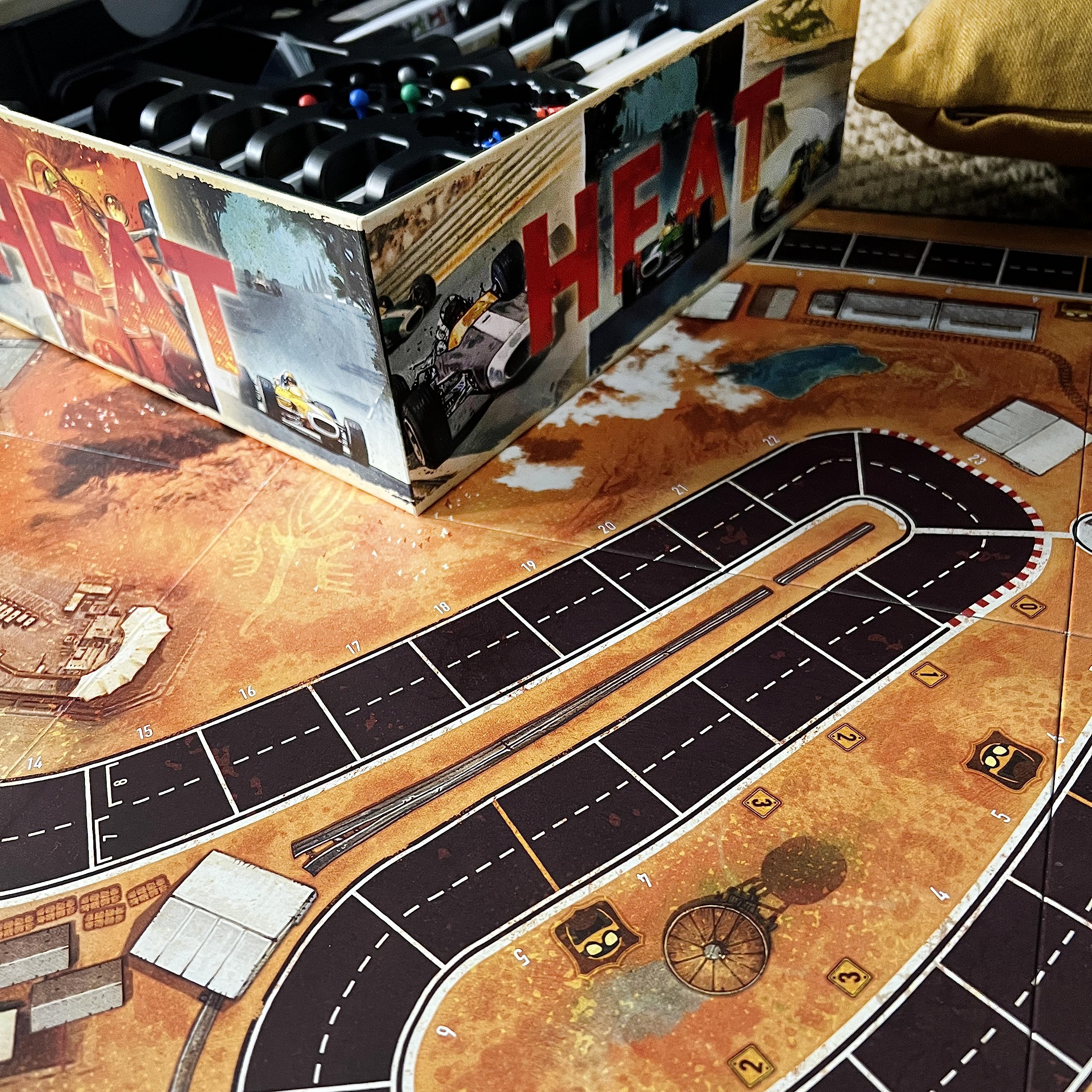 Asmodee Gra planszowa samochodowa | Adrenalinowa gra planszowa wyścigów samochodowych - 1-6 graczy - 10+ lat - 60 minut - wydanie włoskie