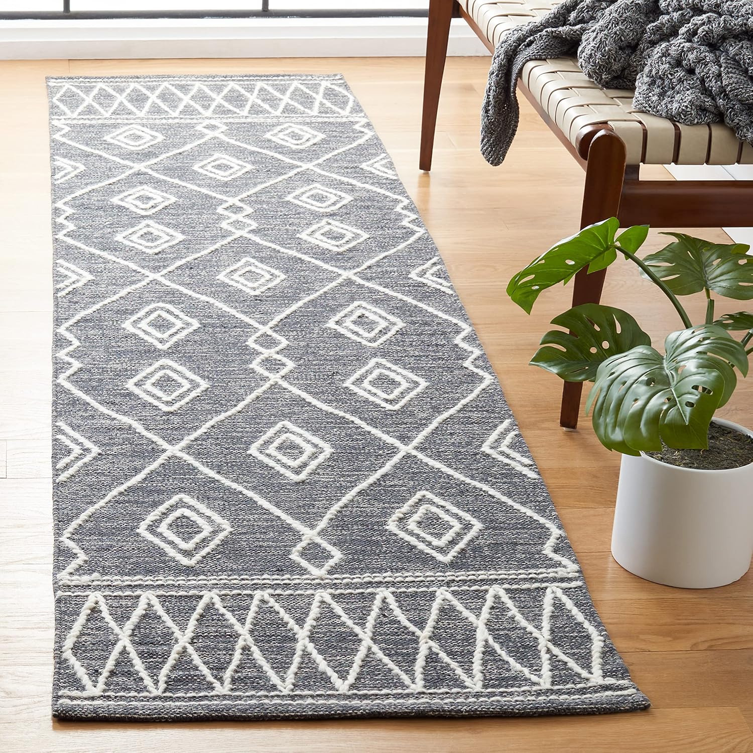 SAFAVIEH Kilim Collection Runner Rug - 2'3" x 9', Charcoal & Ivory, Handmade Moroccan Boho Cotton, Ideal for High Traffic Areas in Living Room, Bedroom (KLM852H)