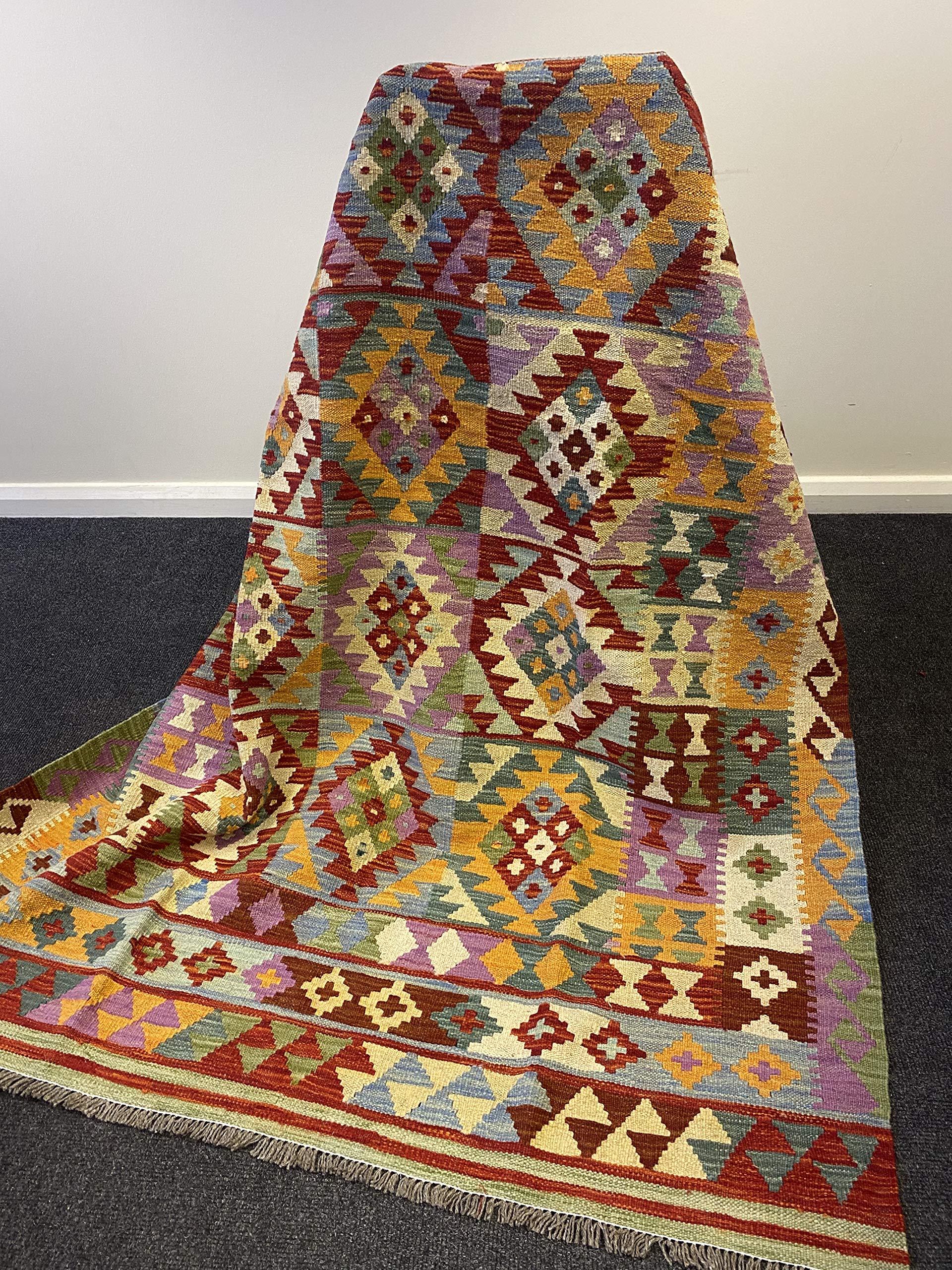Tapis kilim afghan durable et réversible pour sublimer un sol usé