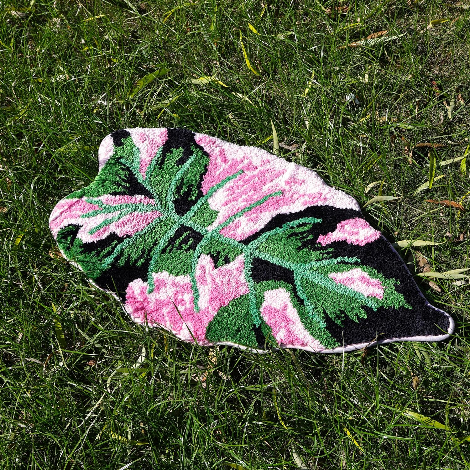Green Leaf Rug, Cute Monstera Soft Non Slip Tufted Bath Mat Palm Shaped Plush Fun Floor Mat for Bathroom Kitchen Bedroom Home Decor