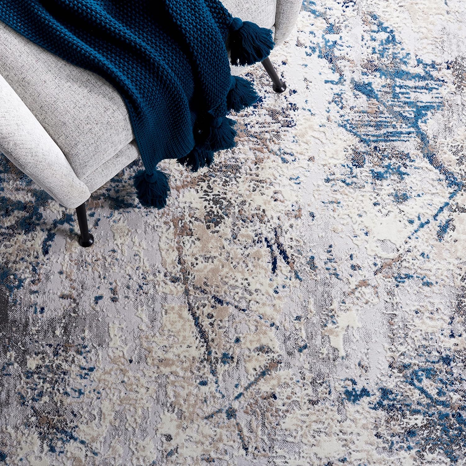 SAFAVIEH Vogue Collection Area Rug - 6'7" Square, Blue & Ivory, Modern Abstract Design, Non-Shedding & Easy Care, Ideal for High Traffic Areas in Living Room, Bedroom (VGE150M)