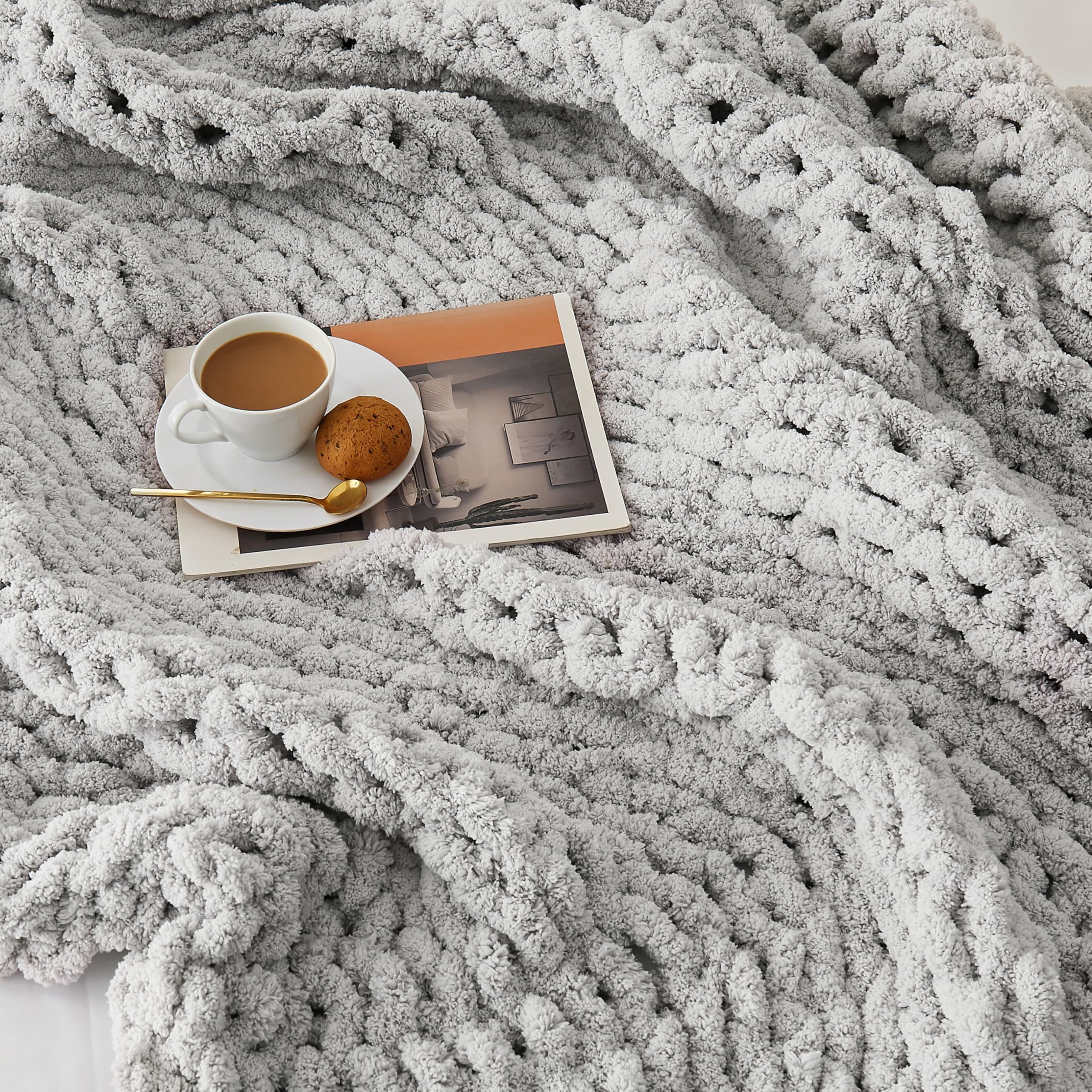 L'AGRATY Chunky-Strickdecke Grau (150x200 cm), Weiche Chenille-Garn Wurfdecke, Handgemachte Zopfstrick-Decke, Kuschelige Häkeldecke für Sofa, Bett & Wohnkultur