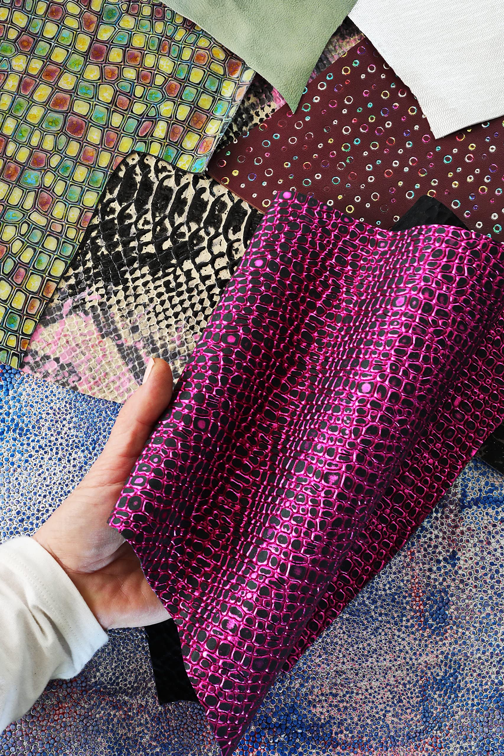 LA GARZARARA Sélection exclusive de découpes de peaux imprimées de taille moyenne, taille minimale est de 20 x 25 cm - 2 kg, assortiment aléatoire, mélange de couleurs, motifs, impressions, LAG-32-2