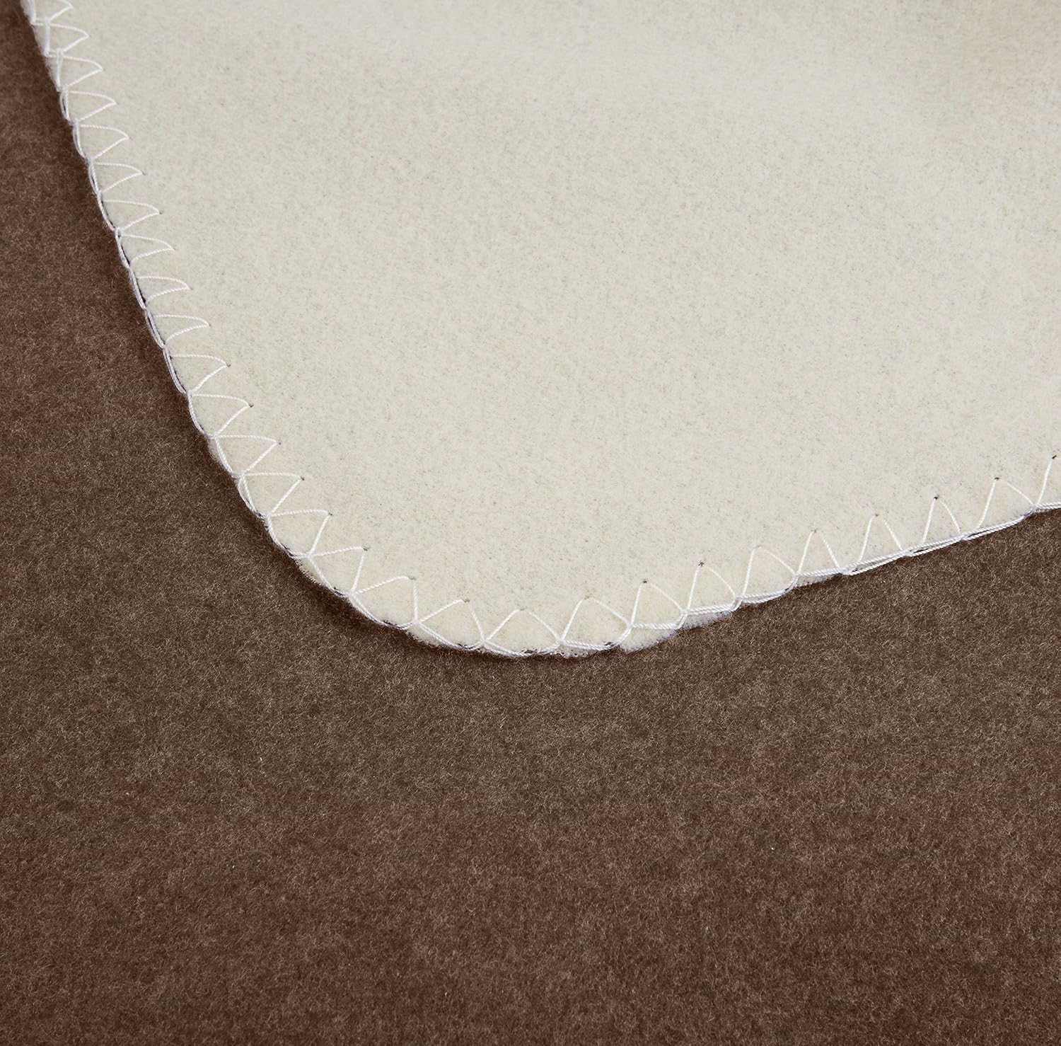 Amazon Basics Reversible Fleece Blanket - Full/Queen, Chocolate/Tan
