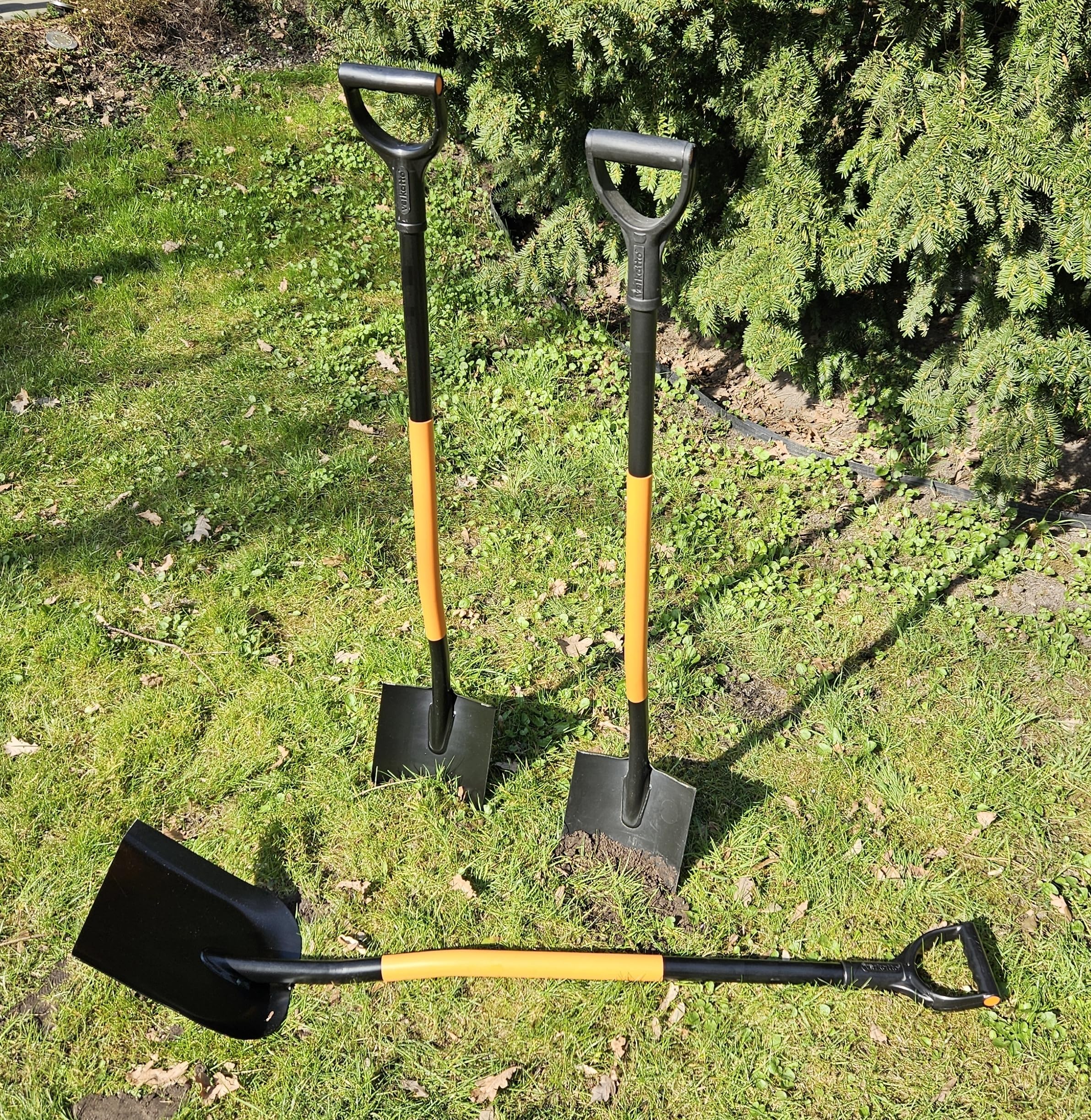 Mivos Sandschaufel aus Kohlenstoffstahl für BAU- und Gartenarbeiten - Länge 124 cm - Gärtnerschaufel - Bauschaufel mit D-Griff und Stahlstiel - Hergestellt in der EU