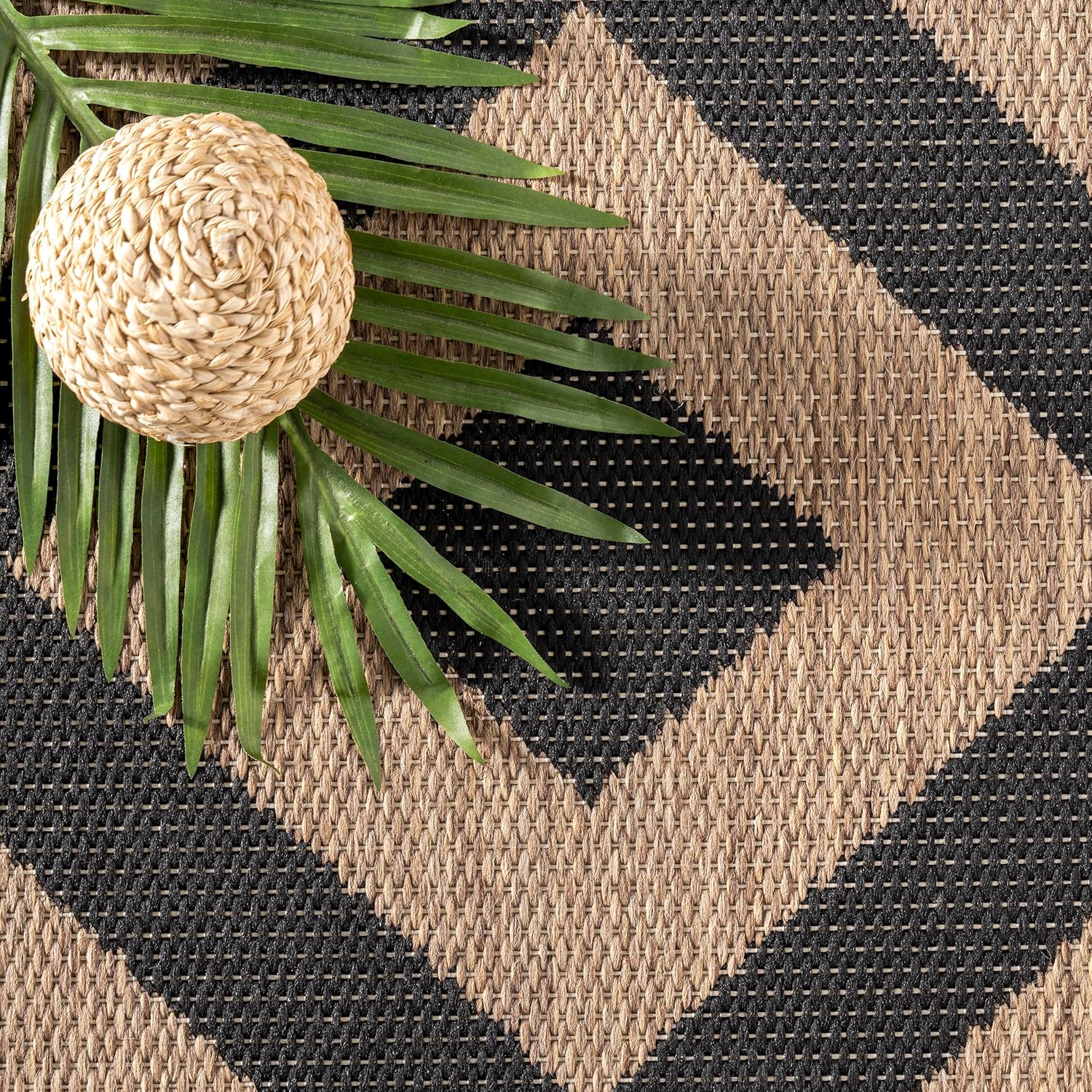 nuLOOM Dawn Celtic Trellis Indoor/Outdoor Area Rug, 6' 3" x 9', Shane Brown
