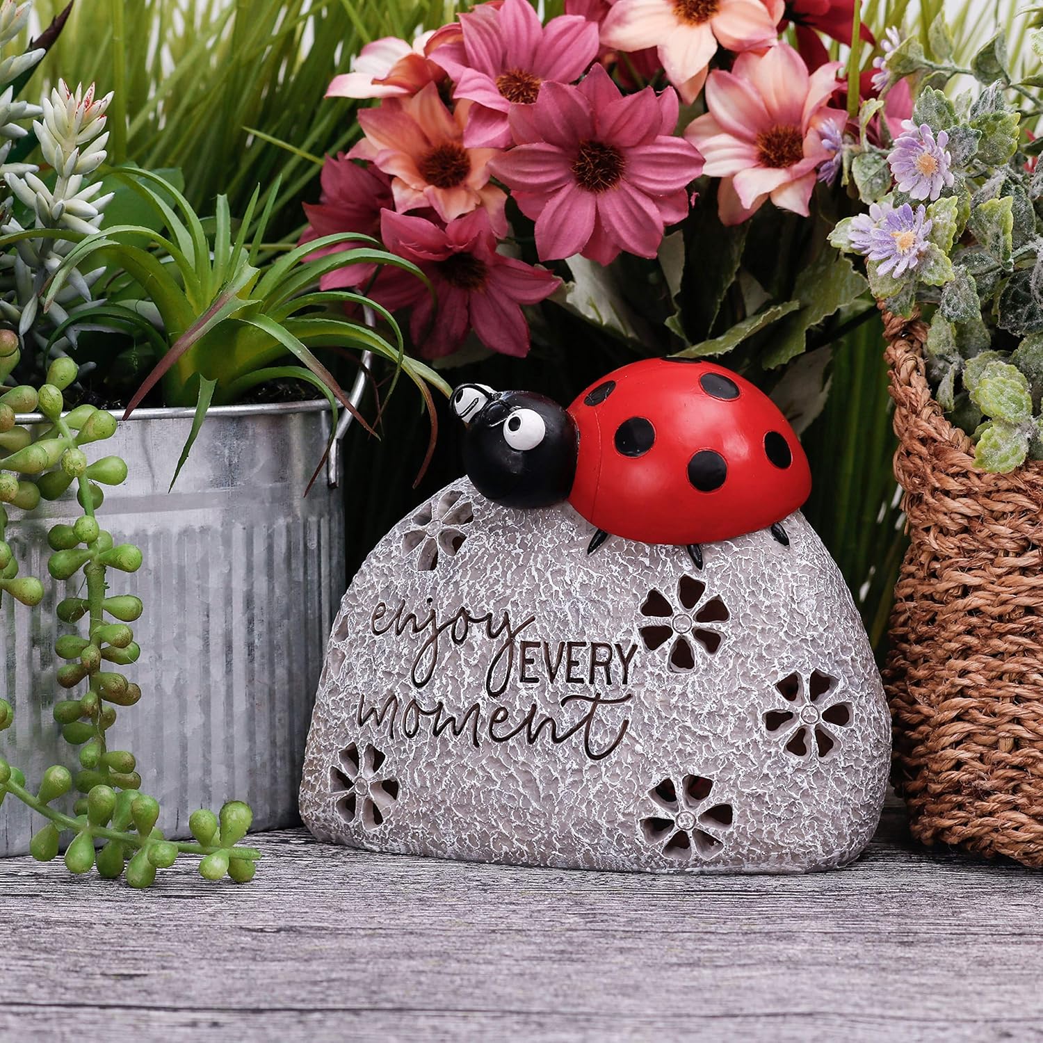 TERESA'S COLLECTIONS Garden Decor, Cute Ladybug Garden Decor with Solar Light, Waterproof Resin Garden Statue, Ladybug Gifts, Garden Gifts for Women Mom, Indoor/Outdoor, 5.1"