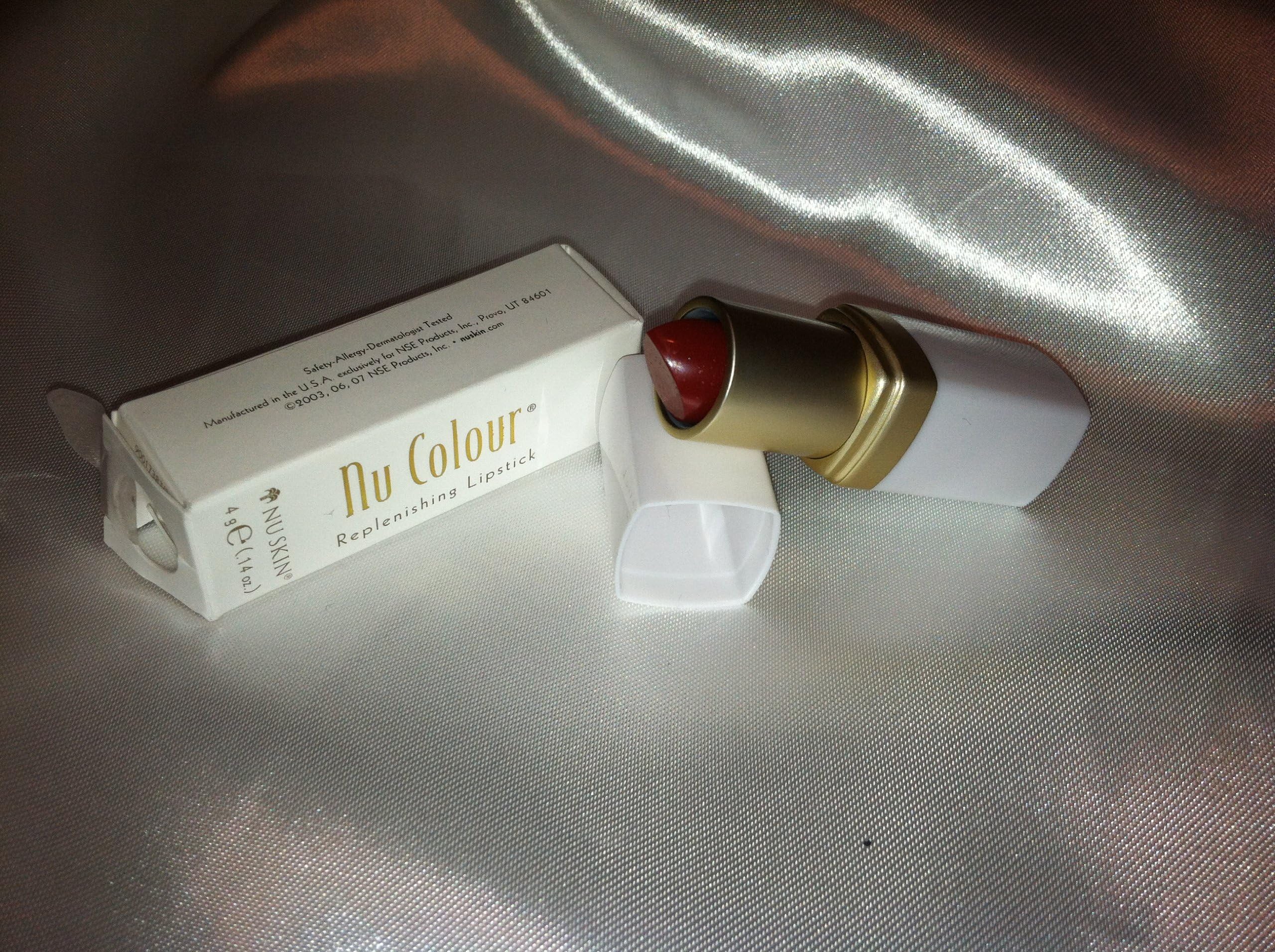 NU SKIN NU COLOUR REPLENISHING LIPSTICK CHA CHA RED 4g / .14 oz